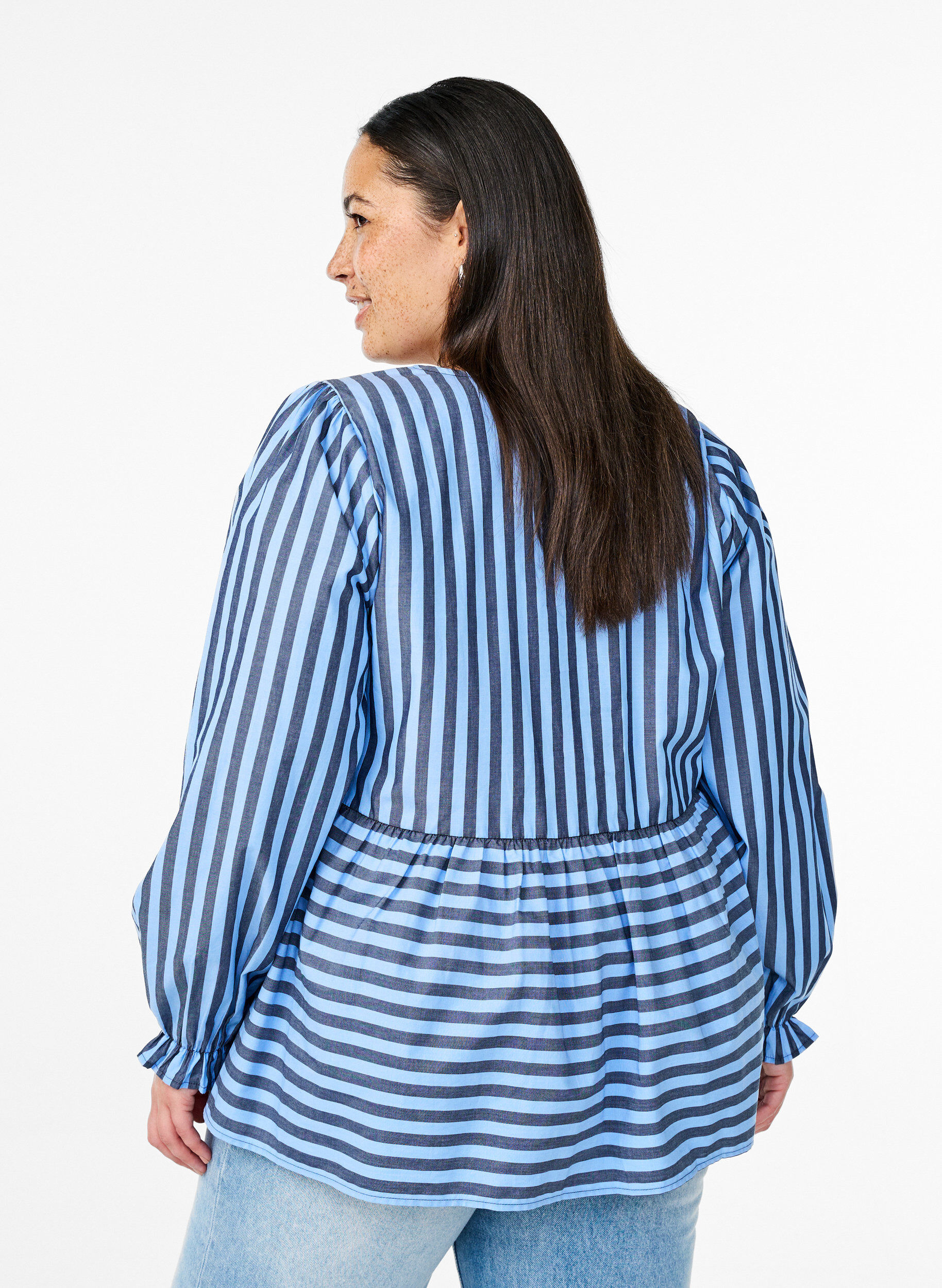 Zizzi Bluse mit Streifen und Schleifen, Blau, Model image number 2