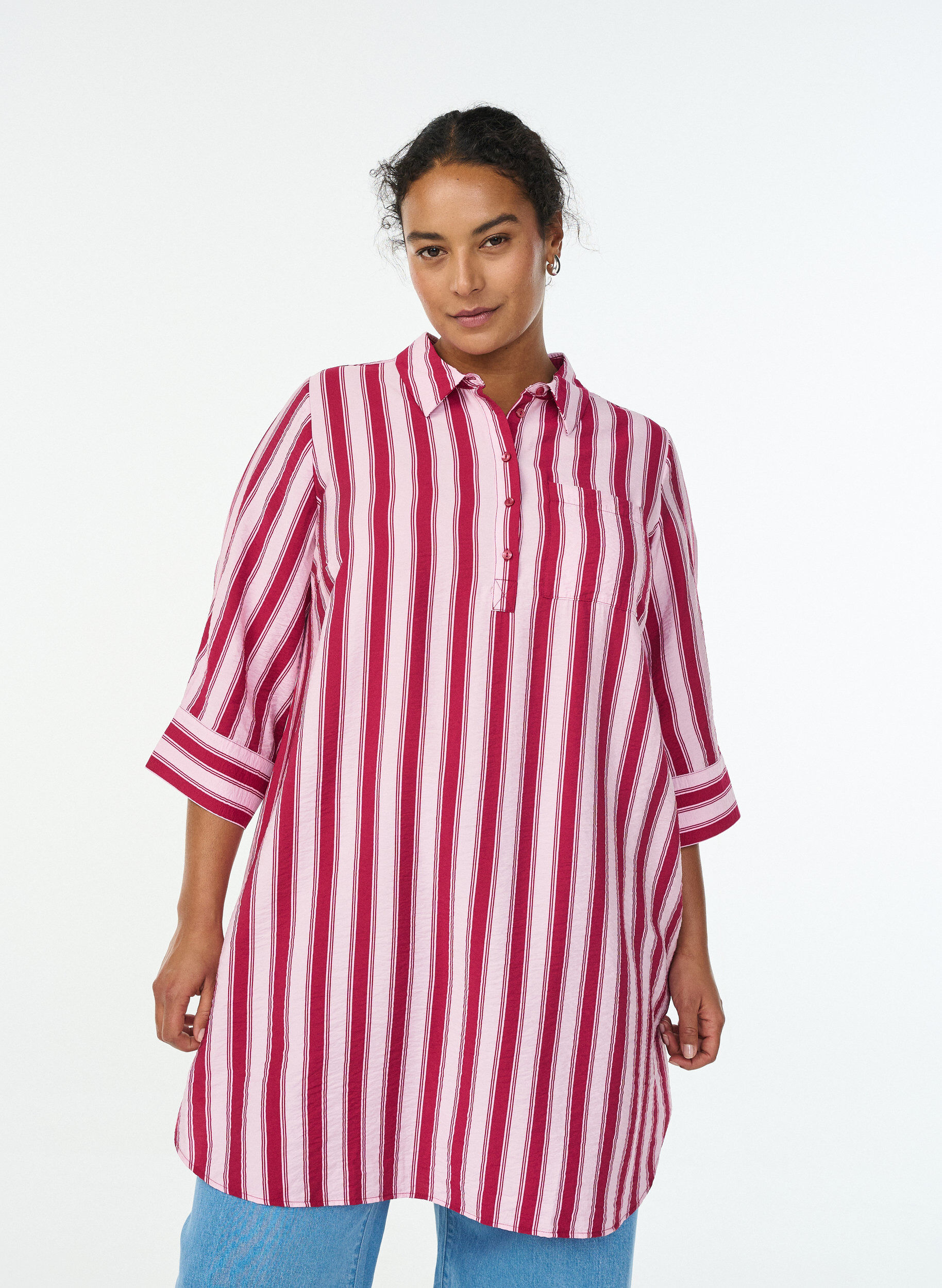 Kleid mit Kragen und Brusttasche, Pink, Model