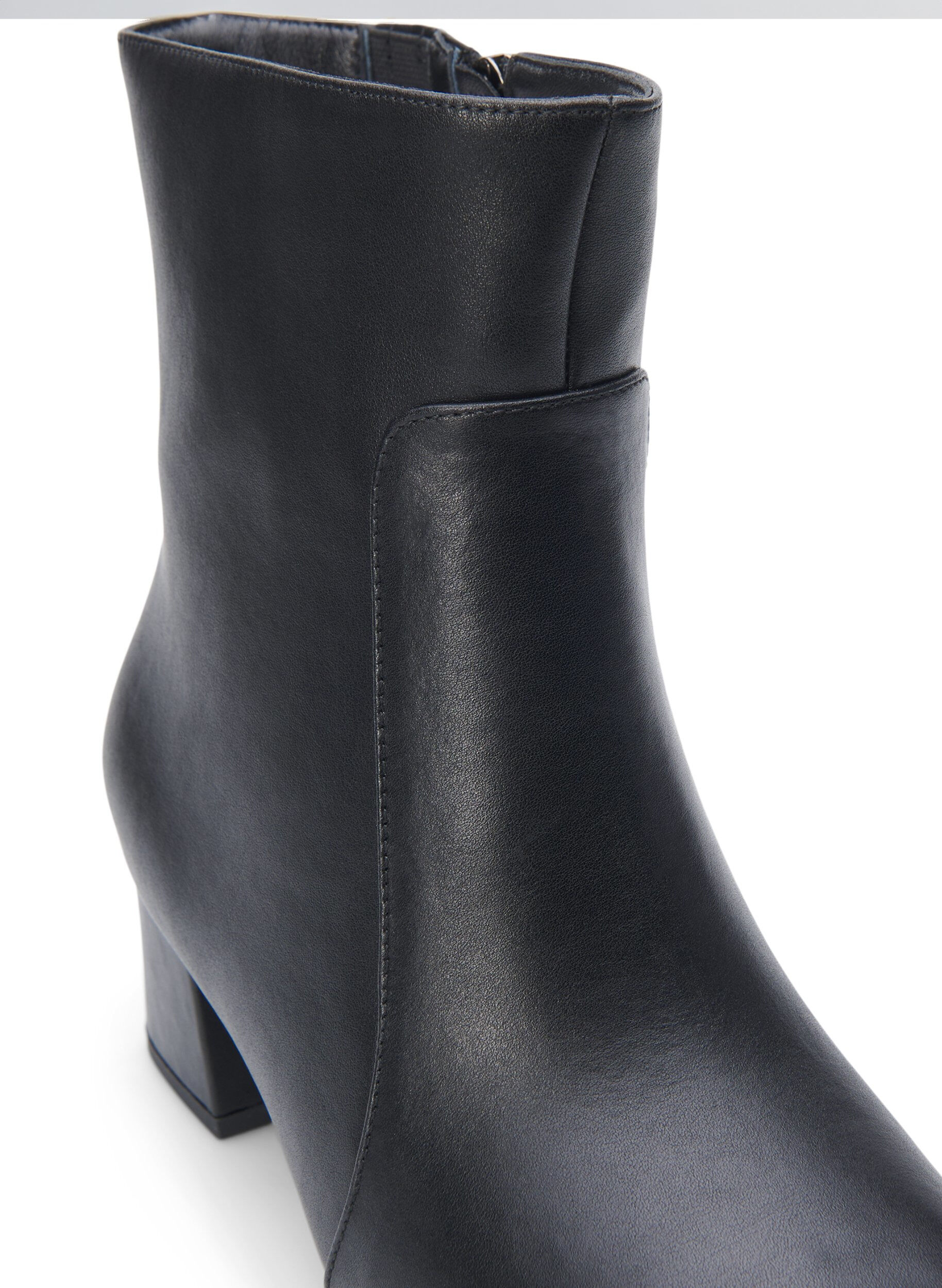 Zizzi Extra-Weite - Kn&ouml;chenstiefel aus Leder mit Absatz, Black, Packshot image number 3