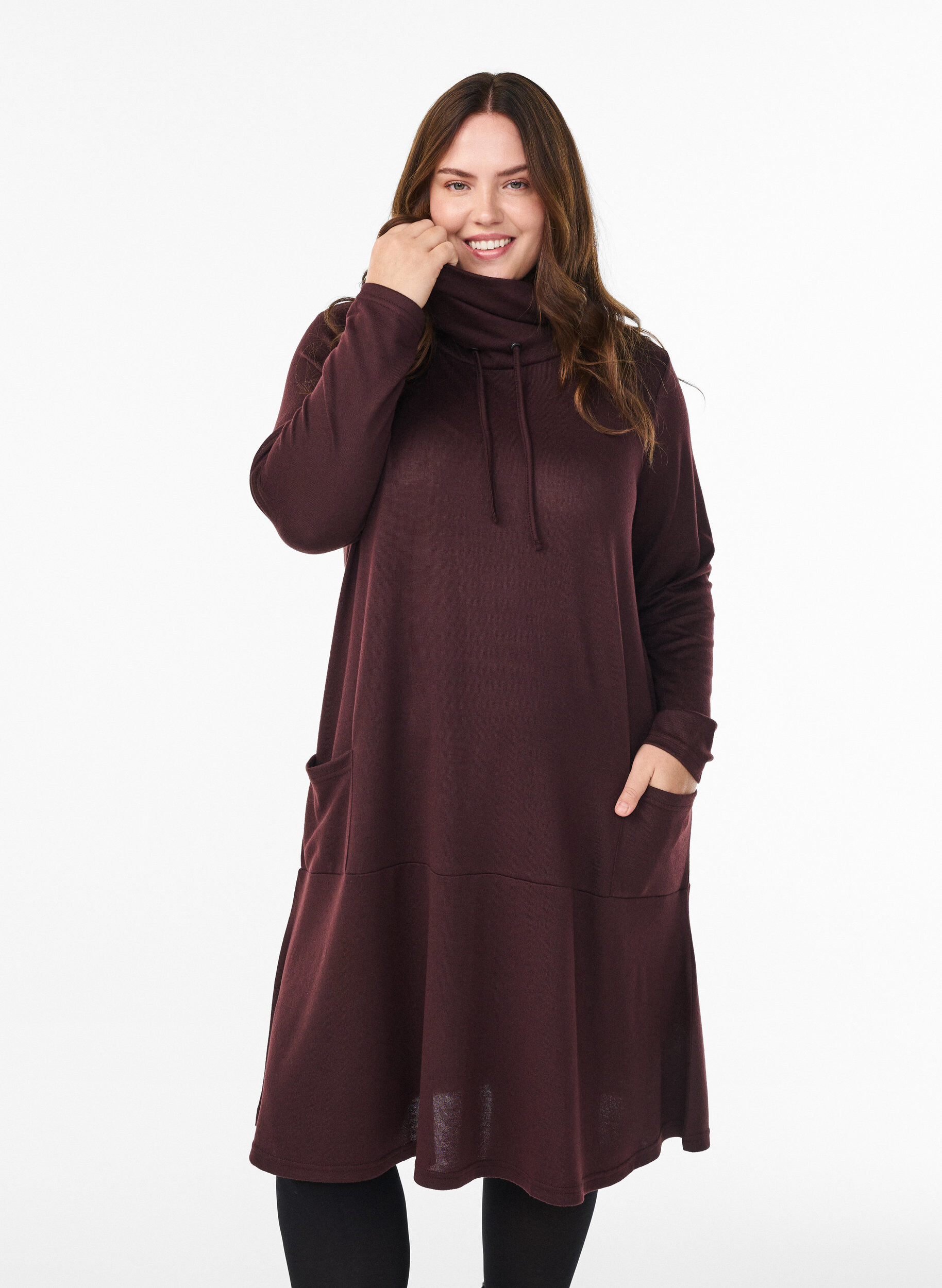 Hochgeschlossenes Jerseykleid mit Taschen, Rot, Model