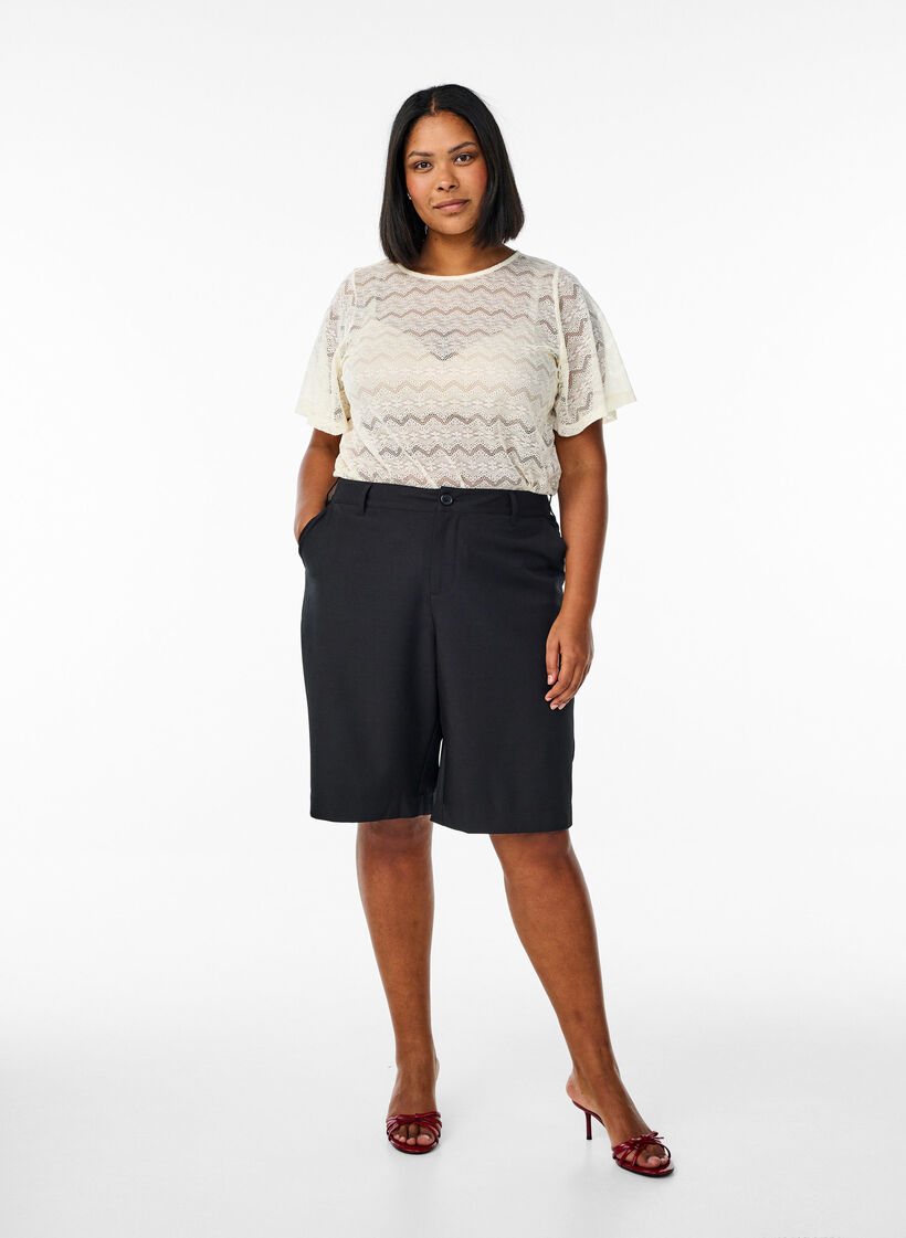 Spitzenbluse mit kurzen Ärmeln und wellenförmigem Saum, Vanille, Model image number 1