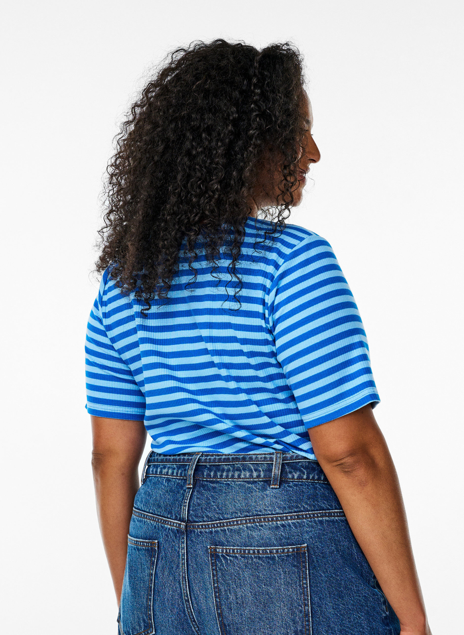 Zizzi Gestreiftes T-Shirt mit gerippter Struktur, Blau, Model image number 2