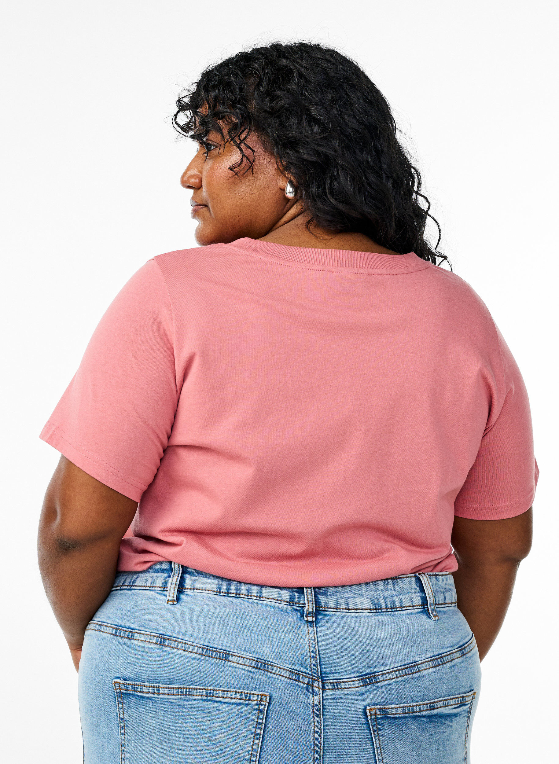 Zizzi Einfaches T-Shirt aus Baumwolle mit V-Ausschnitt., Rot, Model image number 2