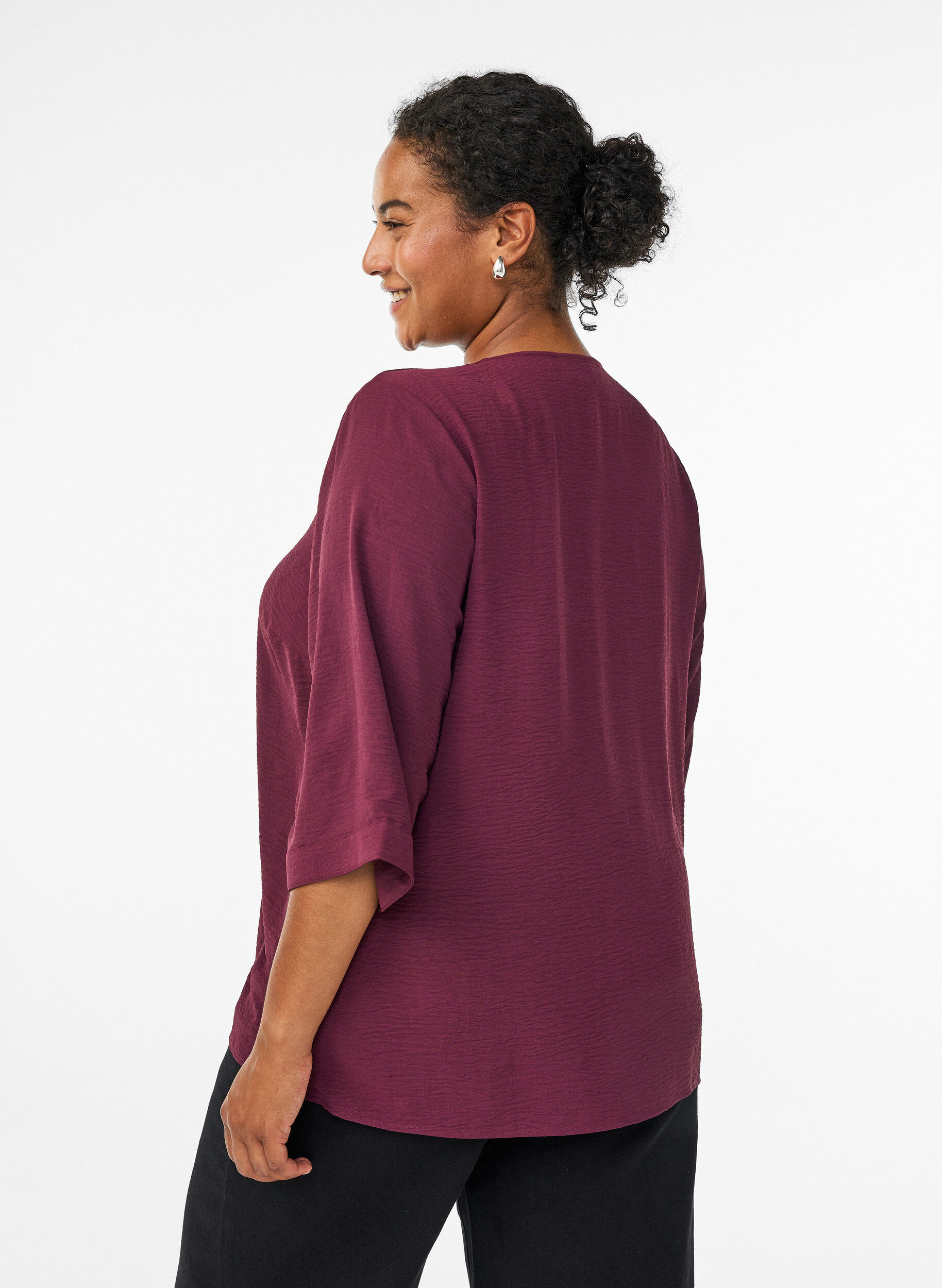 Zizzi FLASH &ndash; Bluse mit V-Ausschnitt und 3/4-&Auml;rmeln, Dunkles Bordeaux, Model image number 2