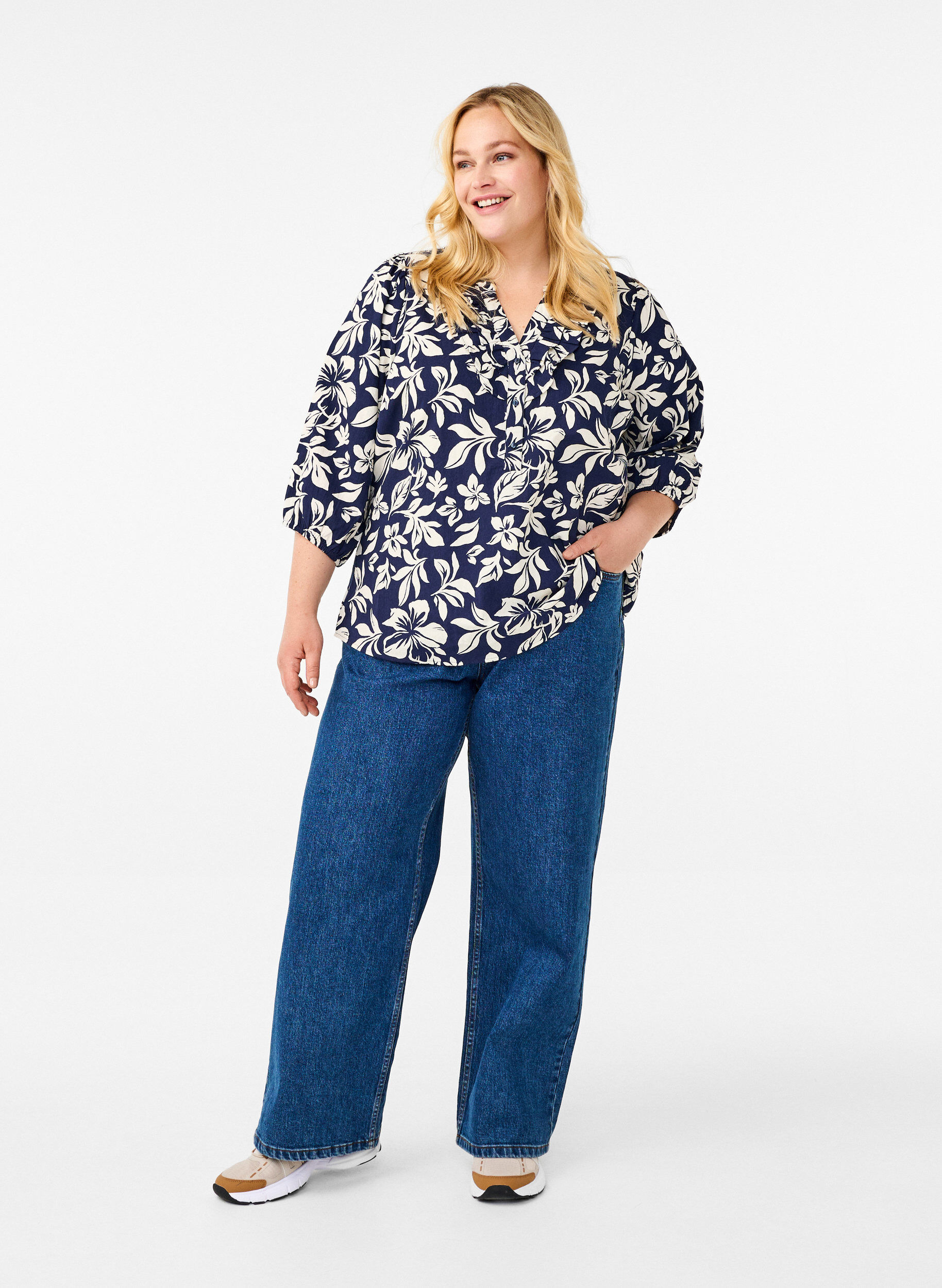 Zizzi Baumwollbluse mit 3/4-&Auml;rmeln und Print, Naval Academy Flower, Model image number 2