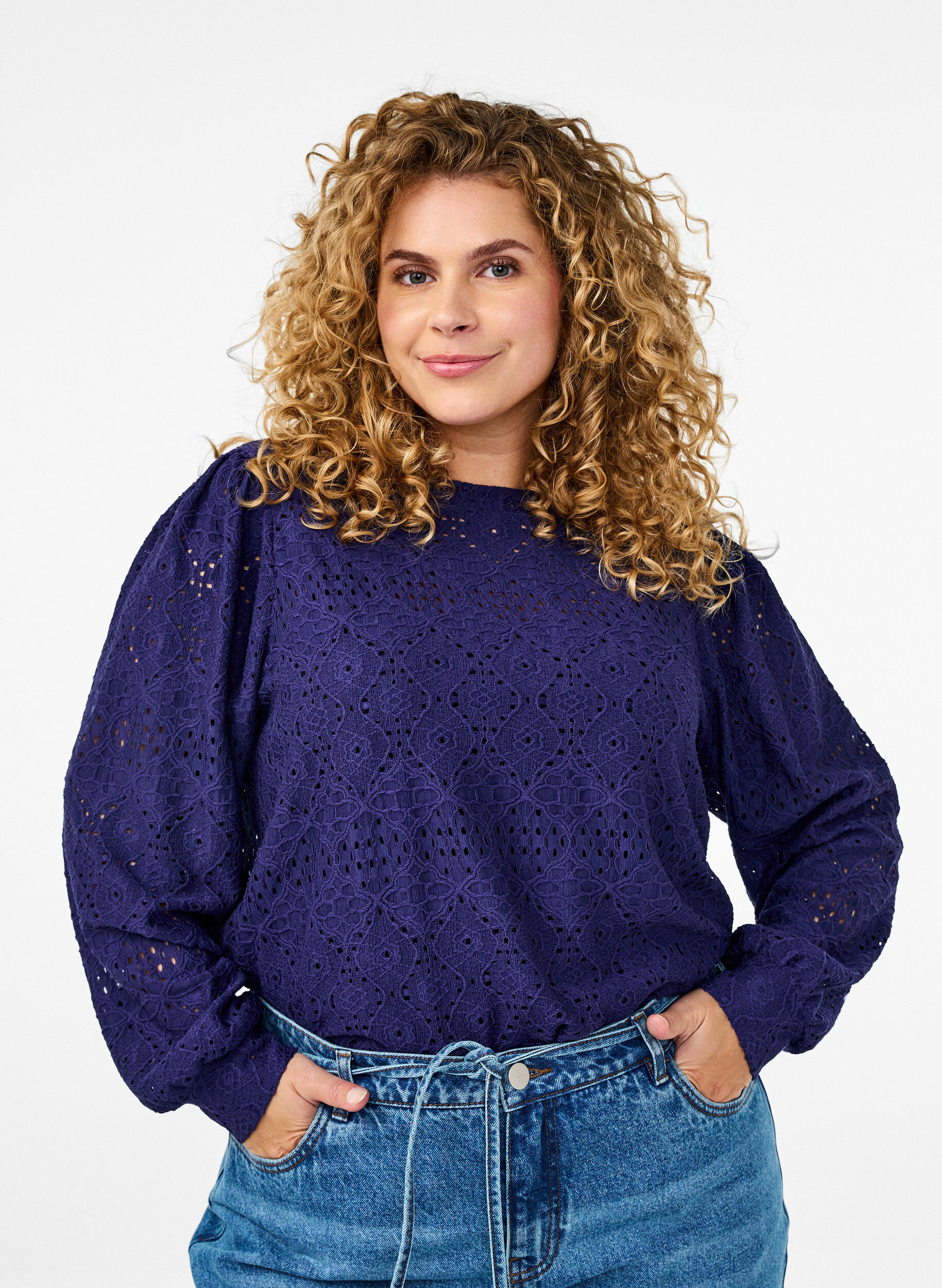 Zizzi Lang&auml;rmlige Bluse mit Lochmuster, Lila, Model image number 0