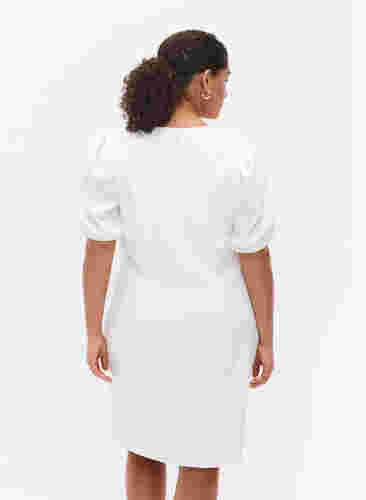 Kurzarm Kleid mit Drapierung und Struktur, Bright White, Model image number 1