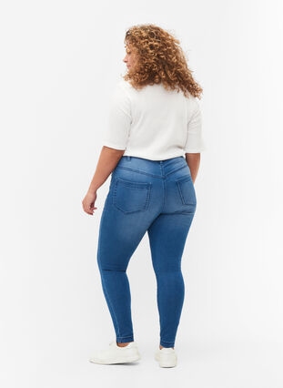 Super Slim Amy Jeans mit hoher Taille, Light blue, Model image number 1