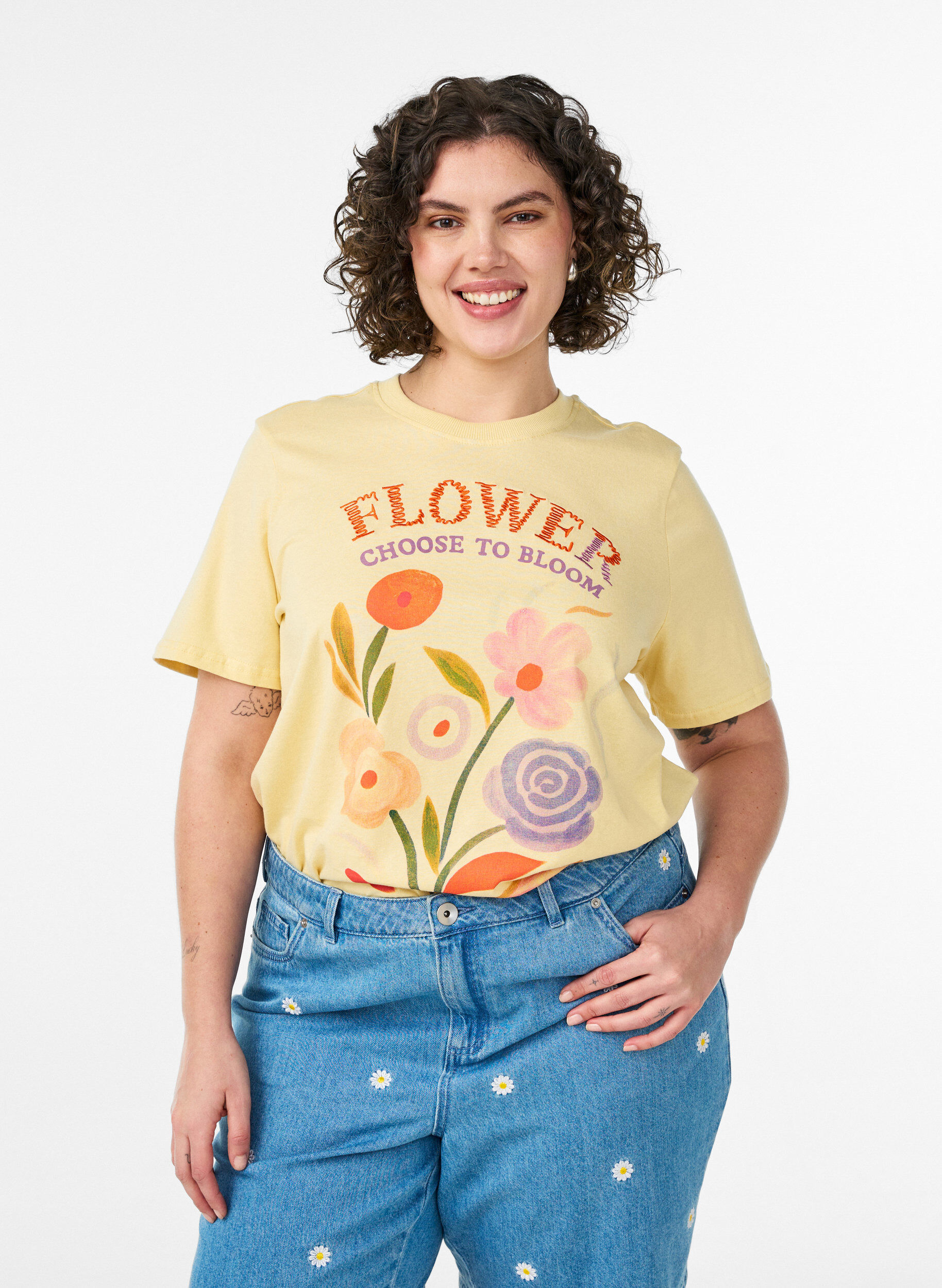 T-shirt aus Baumwolle mit Print, Gelb, Model