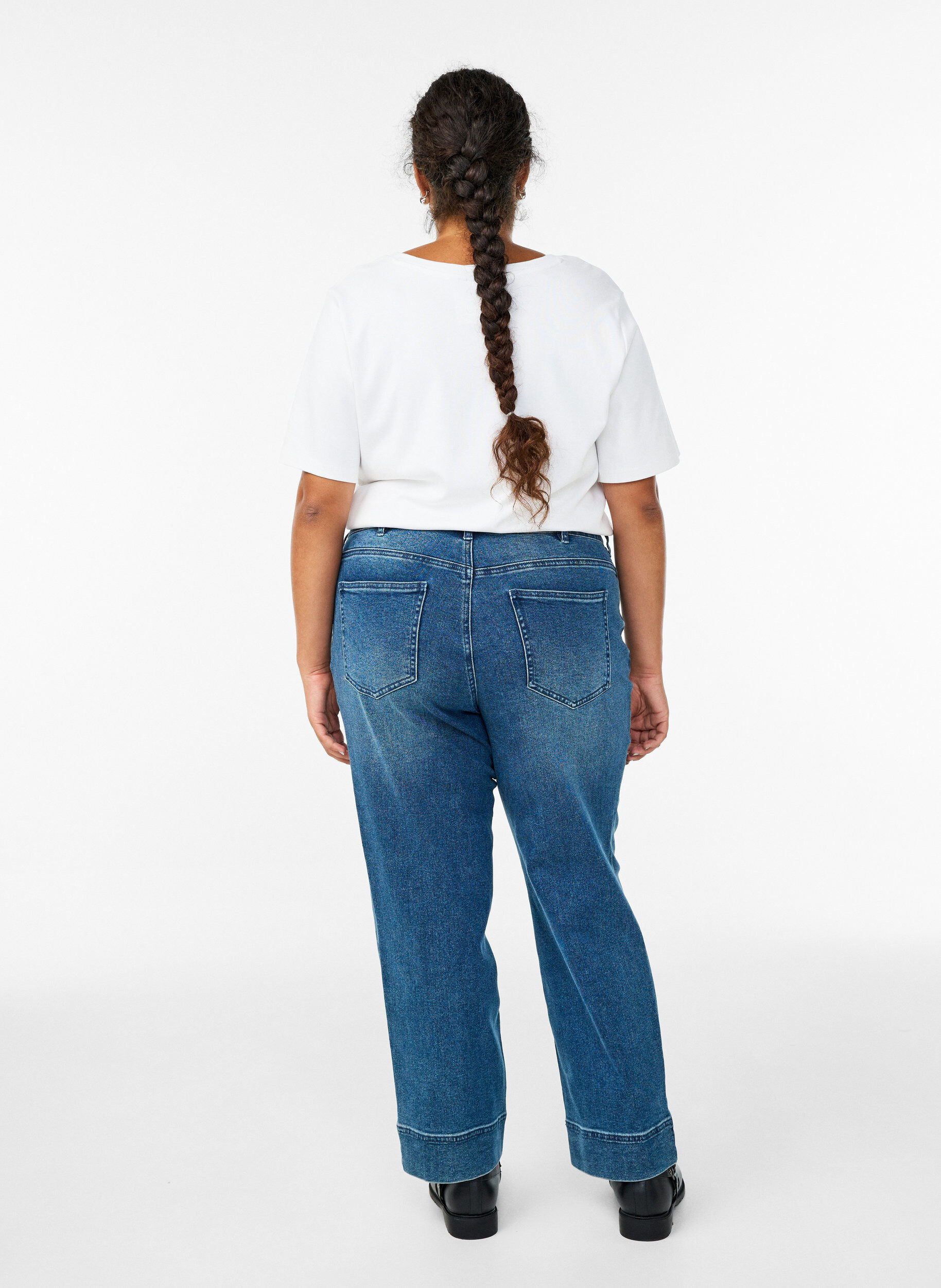 Zizzi Nadelstreifen-Kiana-Jeans mit markanten N&auml;hten, Blau, Model image number 1