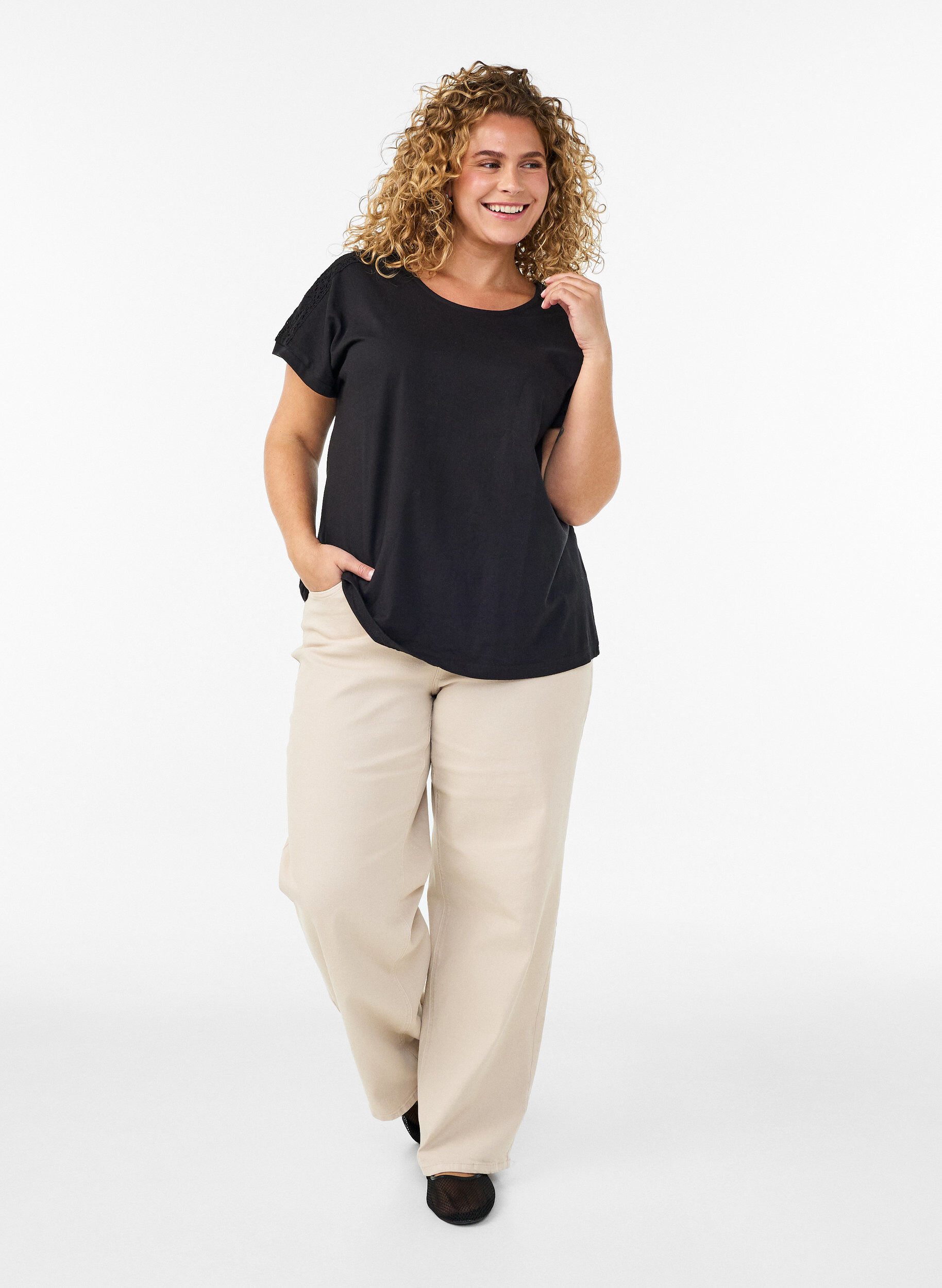 ZizziT-Shirt aus Baumwolle mit H&auml;keldetail, Schwarz, Model image number 1