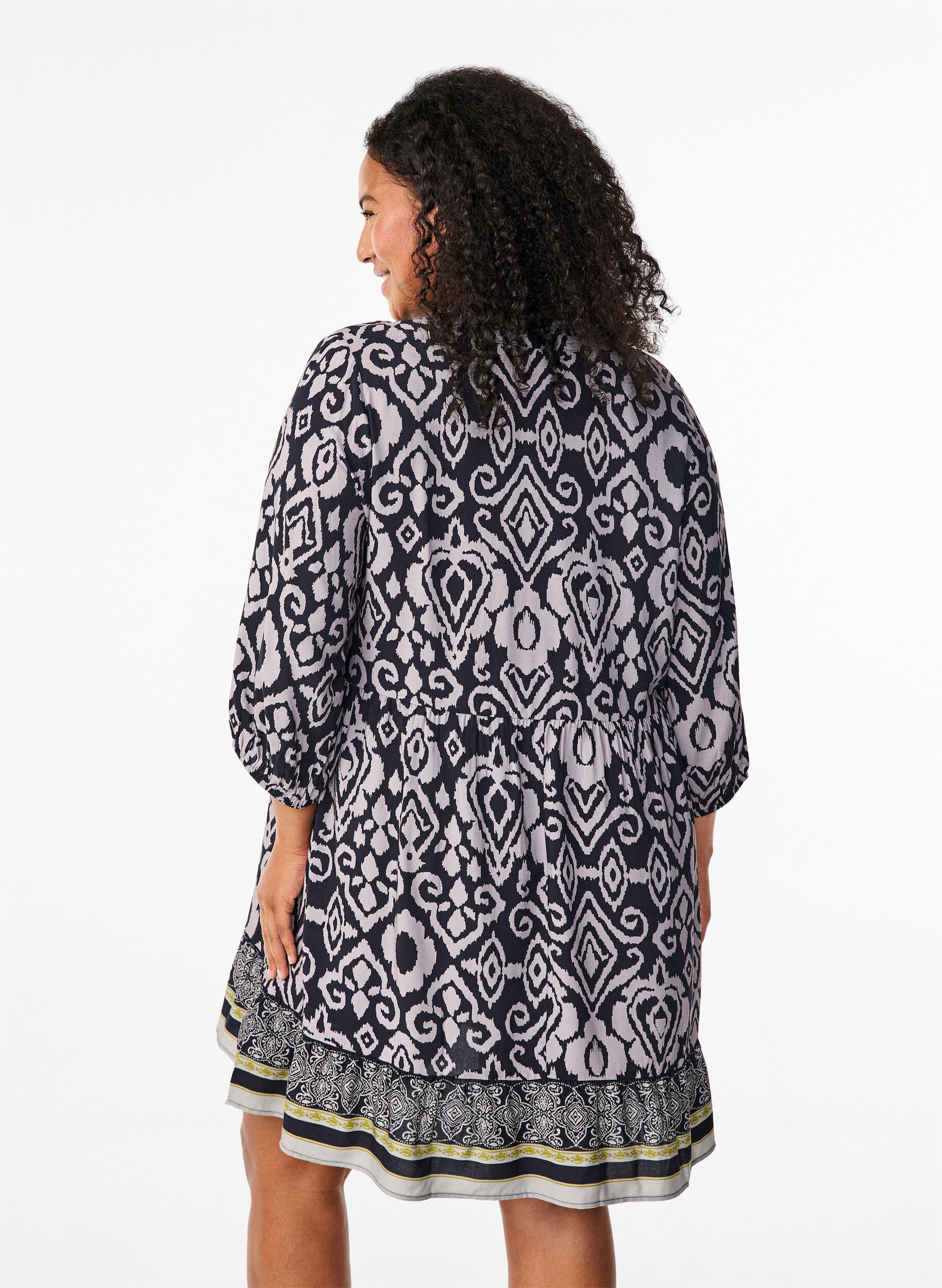 Zizzi Kurzes Kleid mit Print und A-Form, Black AOP, Model image number 1