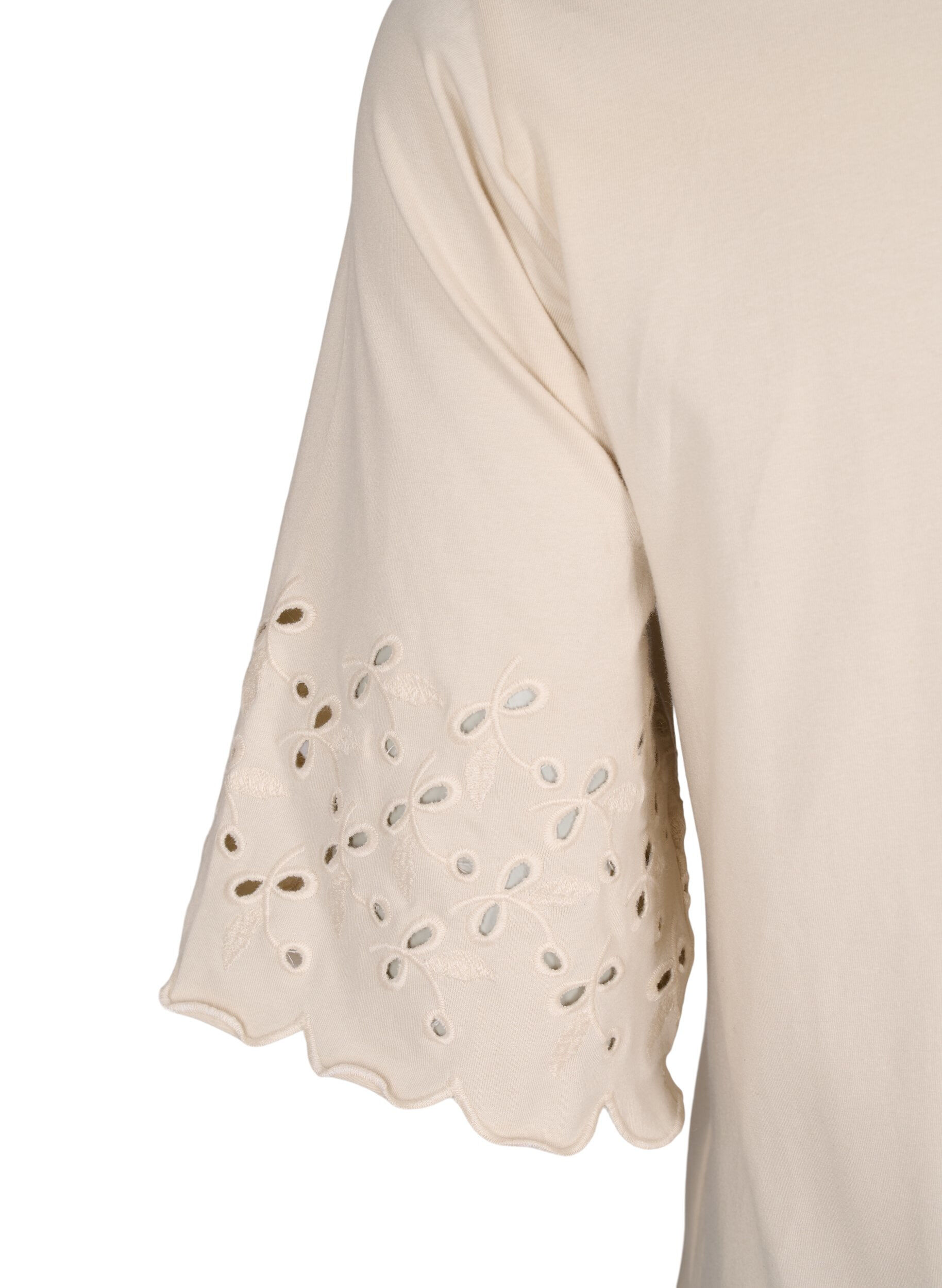 Zizzi T-Shirt Mit Broderie Anglaise Und Gewellten Kanten, Beige, Packshot image number 3