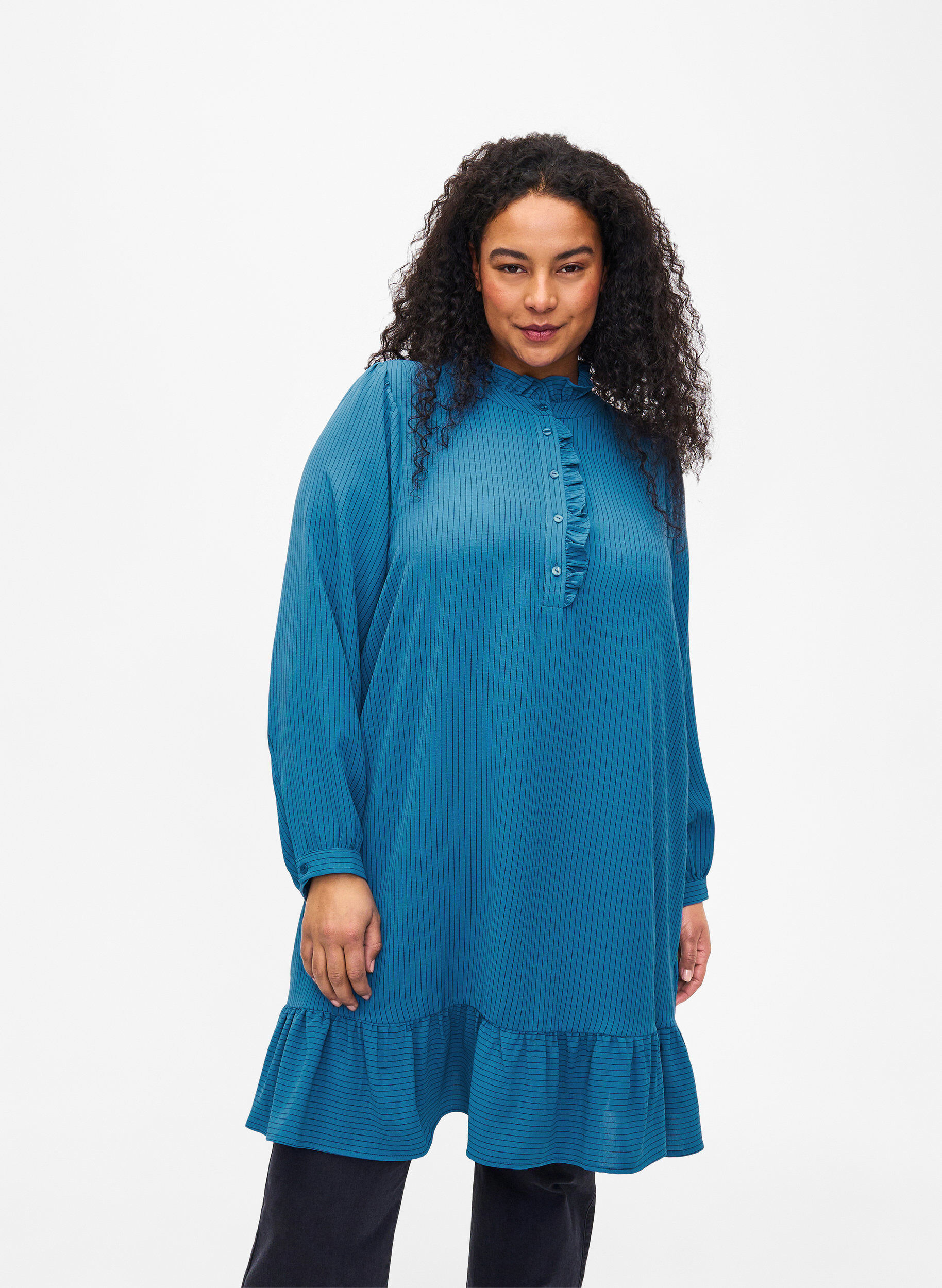 Zizzi Gestreiftes Kleid mit R&uuml;schendetails, Blau, Model image number 0