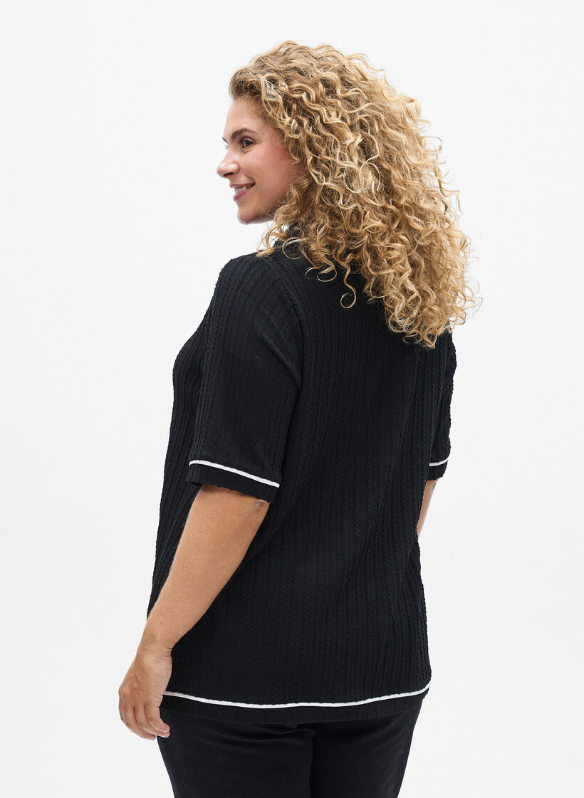 Poloshirt aus texturiertem Jersey mit Kontrastborten, Schwarz, Model image number 2