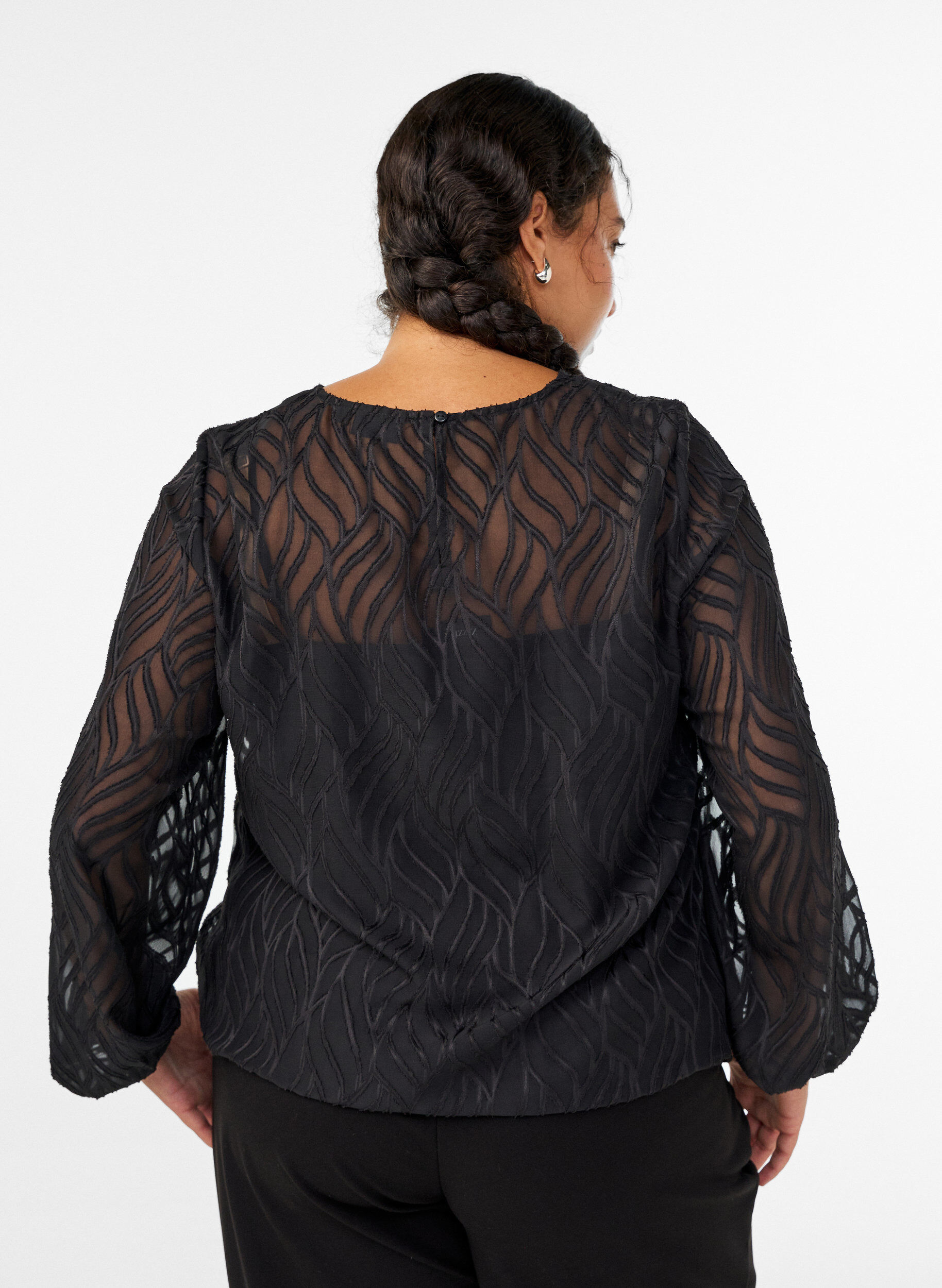 Zizzi Bluse aus Chiffon mit Strukturmuster, Schwarz, Model image number 2