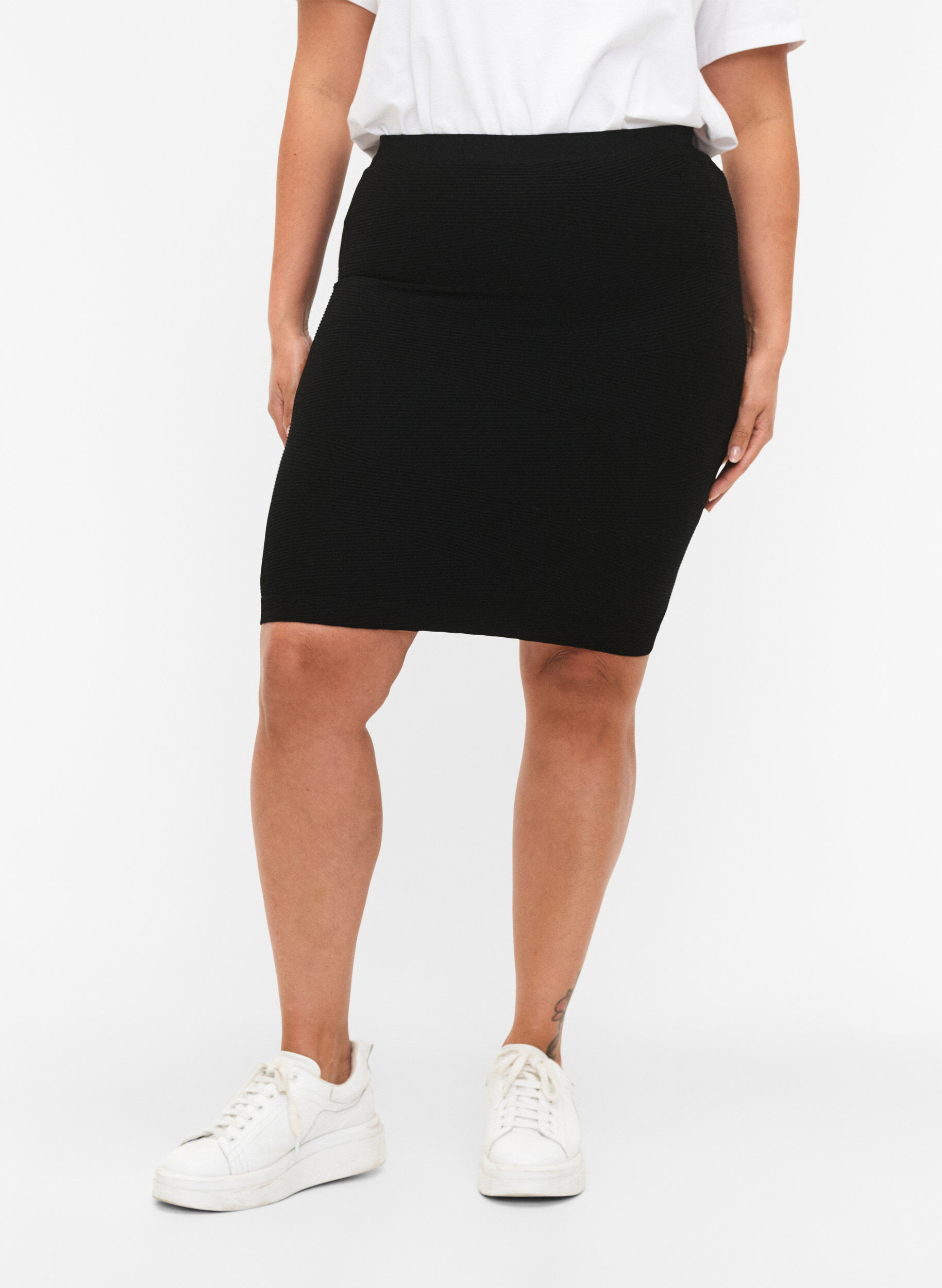 Zizzi Slim Fit Seamless Rock, Black, Model image number 2