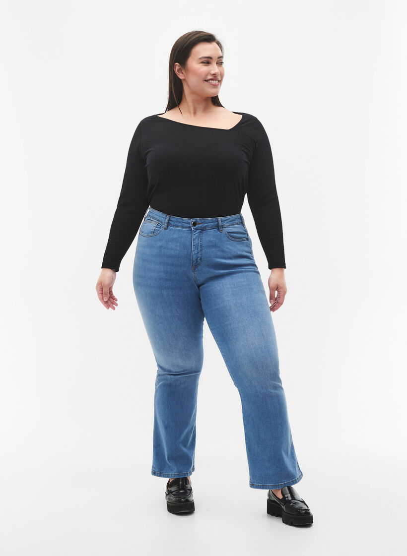 Lang&auml;rmliges T-Shirt mit asymmetrischer Schnitt, Black, Model image number 2