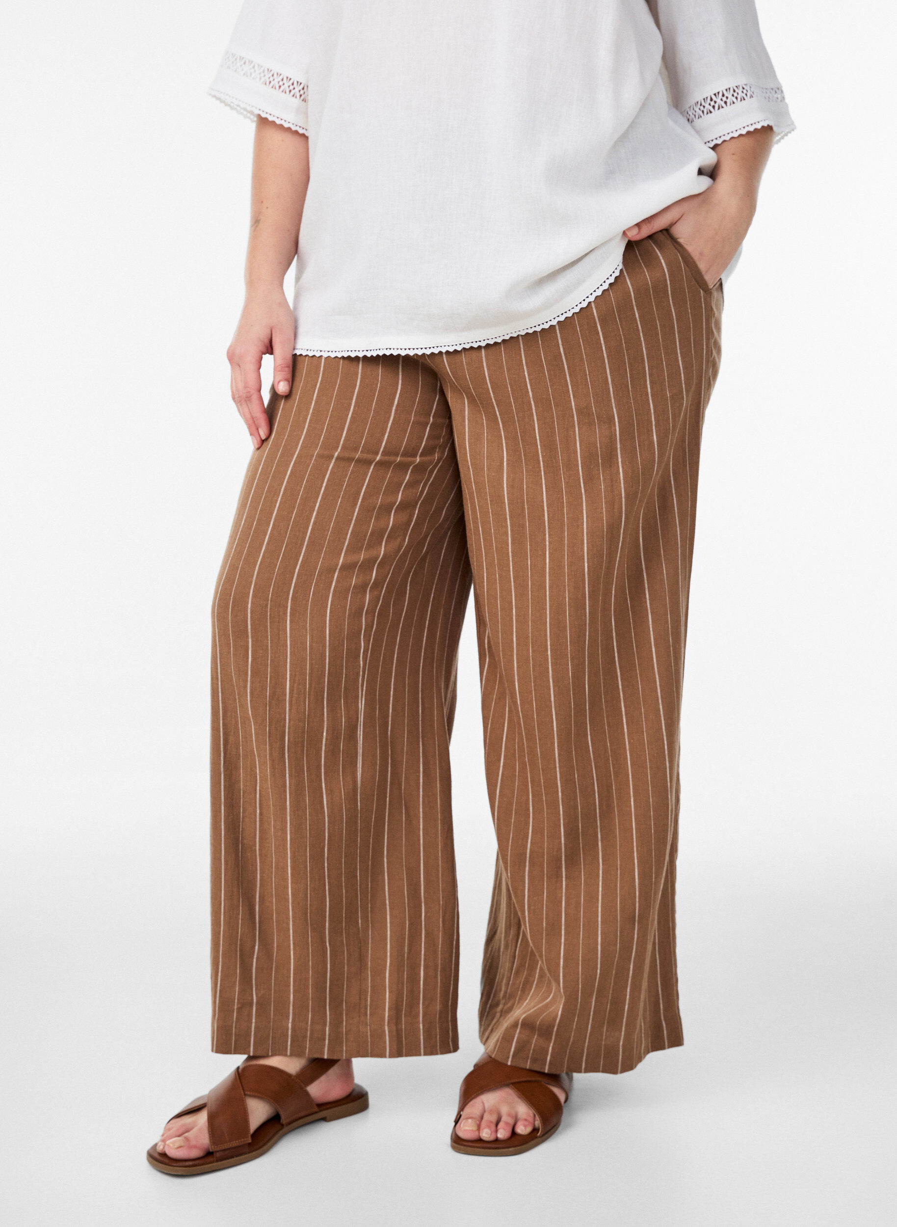 Zizzi Hose aus Leinen und Viskose mit weitem Bein, Braun, Model image number 2