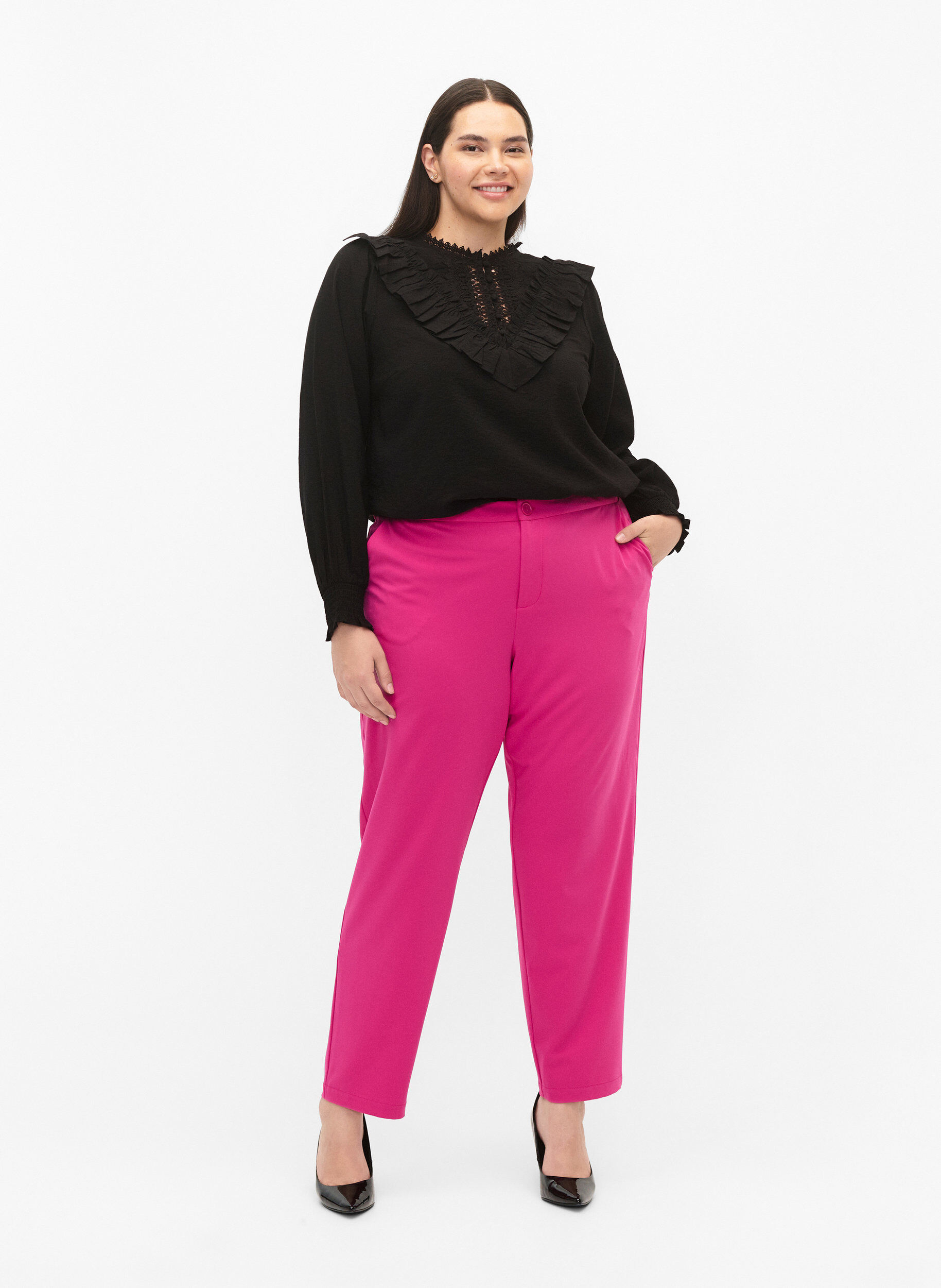 Zizzi  Viskosebluse mit R&uuml;schen und Stickereien, Black, Model image number 2