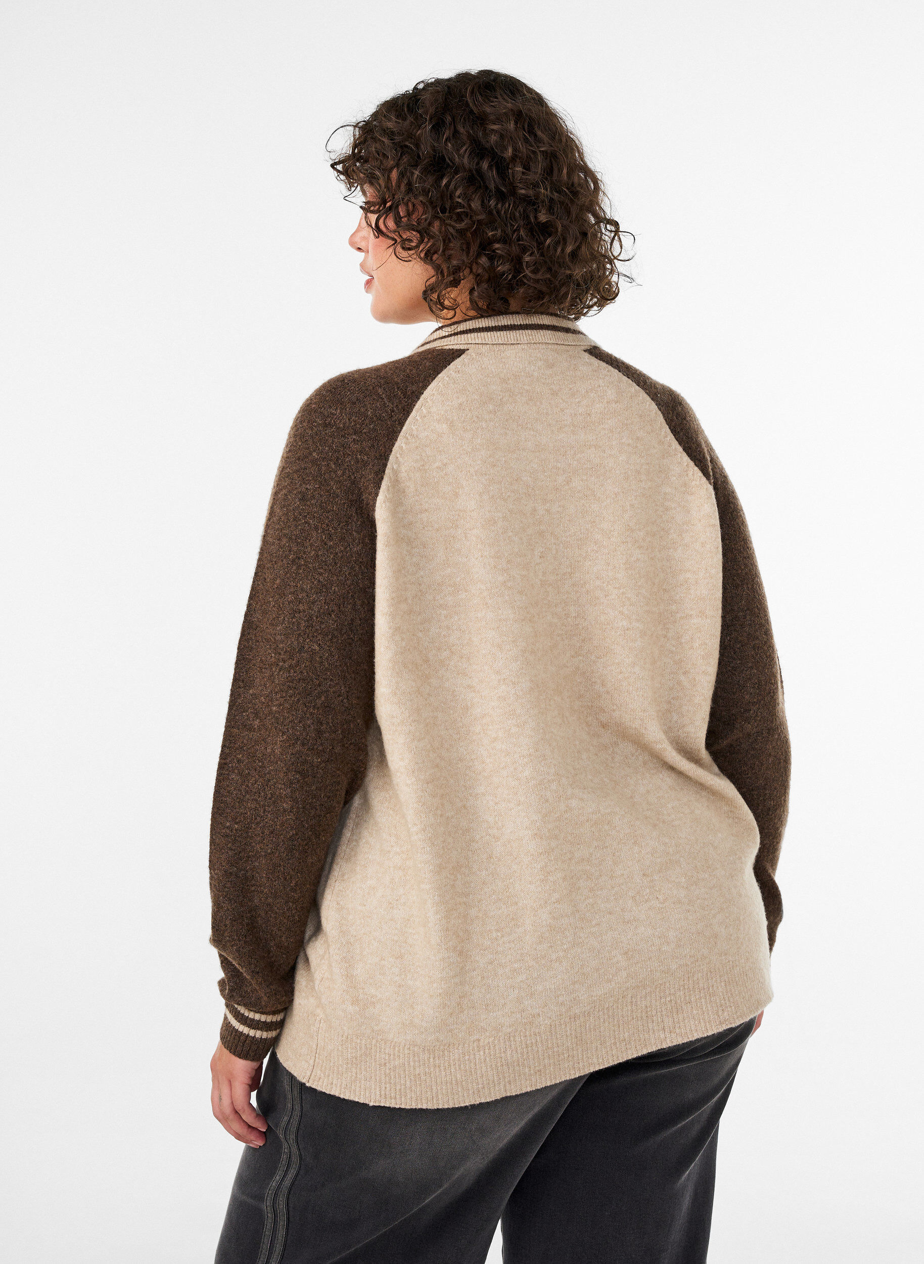 ZizziStrickjacke mit Kontrast&auml;rmeln und Kragen, Beige, Model image number 2
