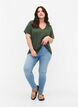Kurz&auml;rmeliges Basic T-Shirt mit V-Ausschnitt, Gr&uuml;n, Model image number 1