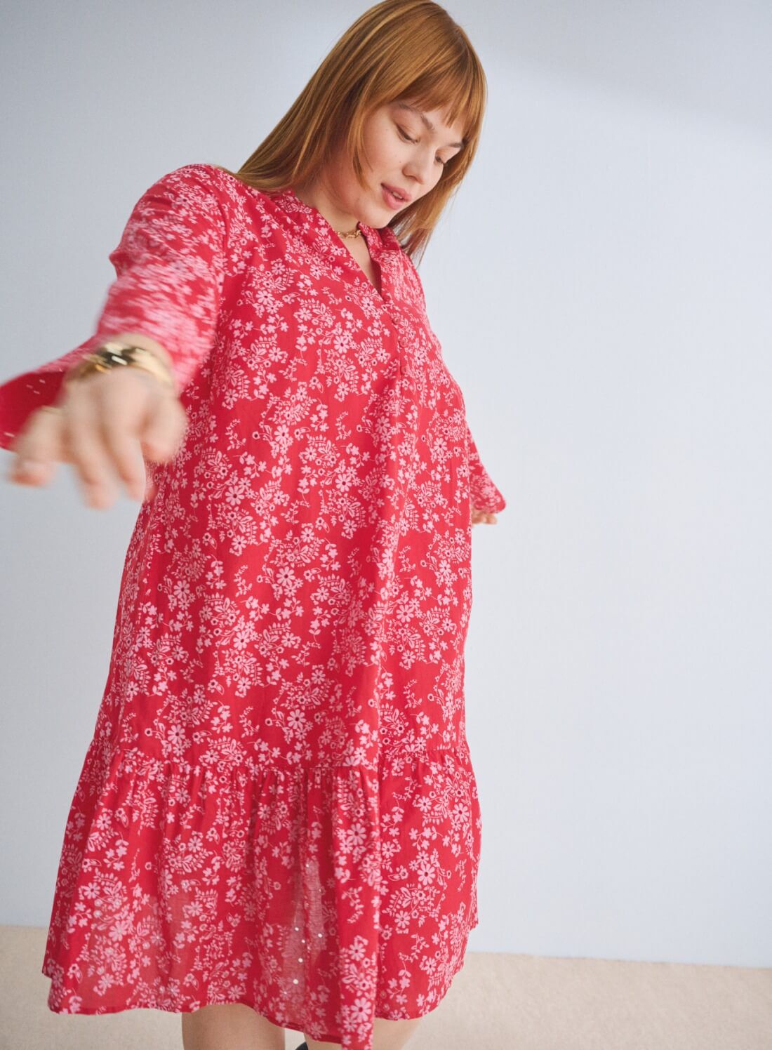 Zizzi Kleid in Rot mit Blumen, , Model