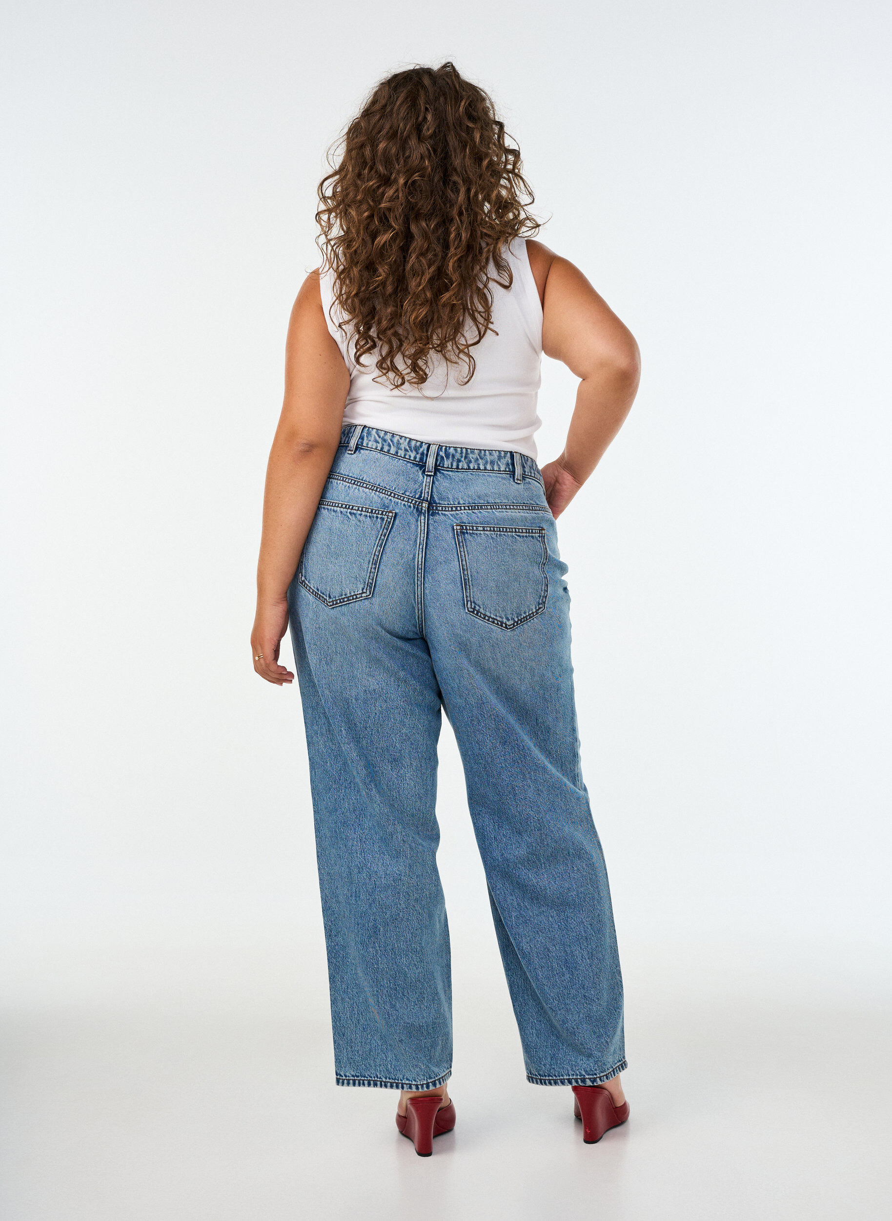 ZizziKiana Straight-Fit-Jeans mit hoher Taille, Blau, Model image number 1