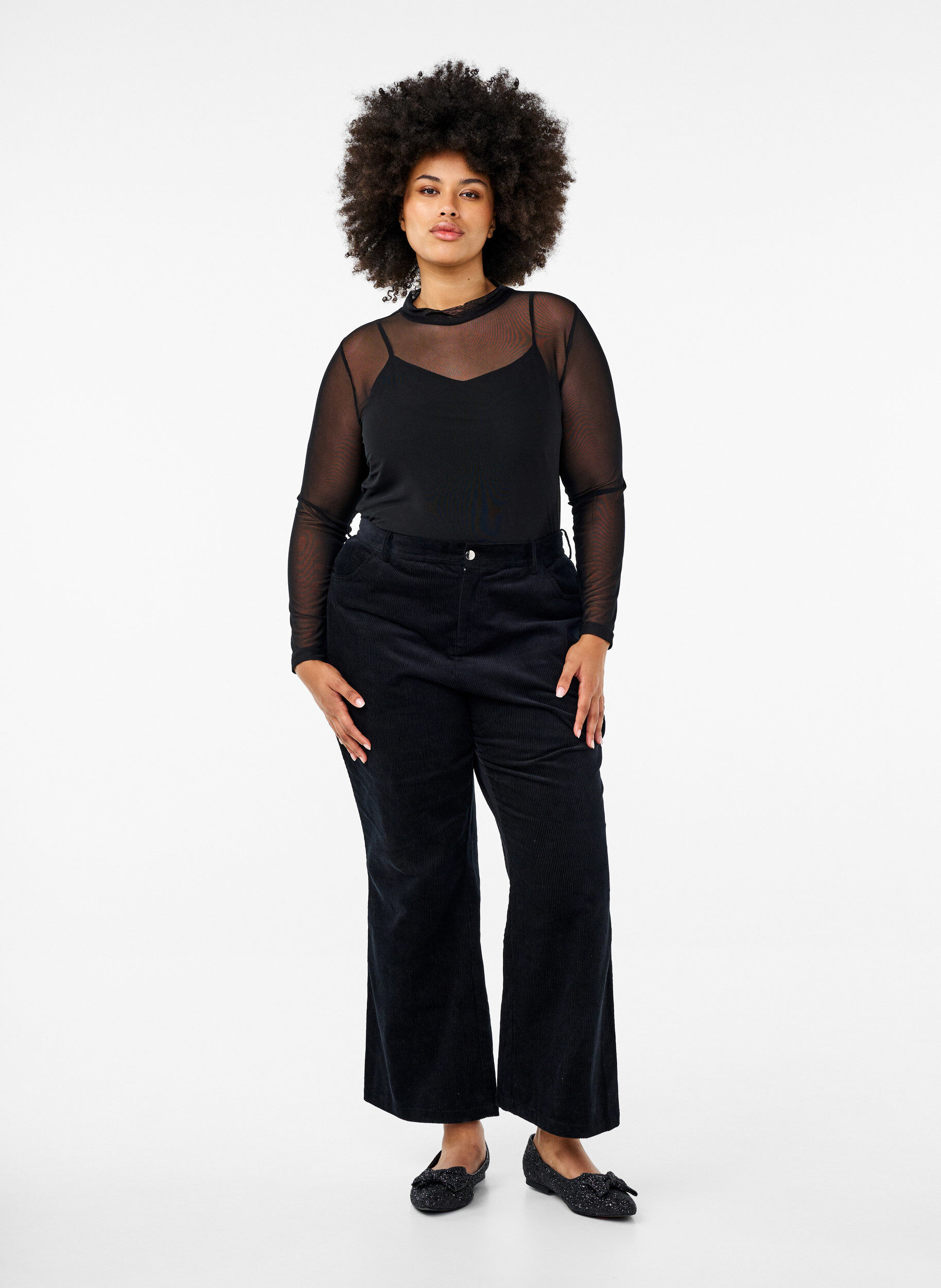 Zizzi Enganliegende Mesh-Bluse mit langen &Auml;rmeln, Schwarz, Model image number 1