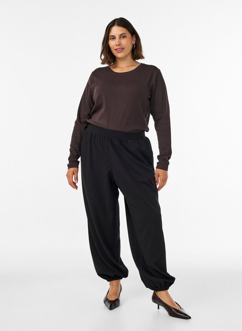 Langarm-Basic-T-Shirt mit Rundhalsausschnitt, Braun, Model image number 1
