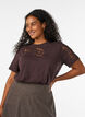 T-Shirt aus Baumwolle mit Spitzenapplikationen, Braun, Model image number 0