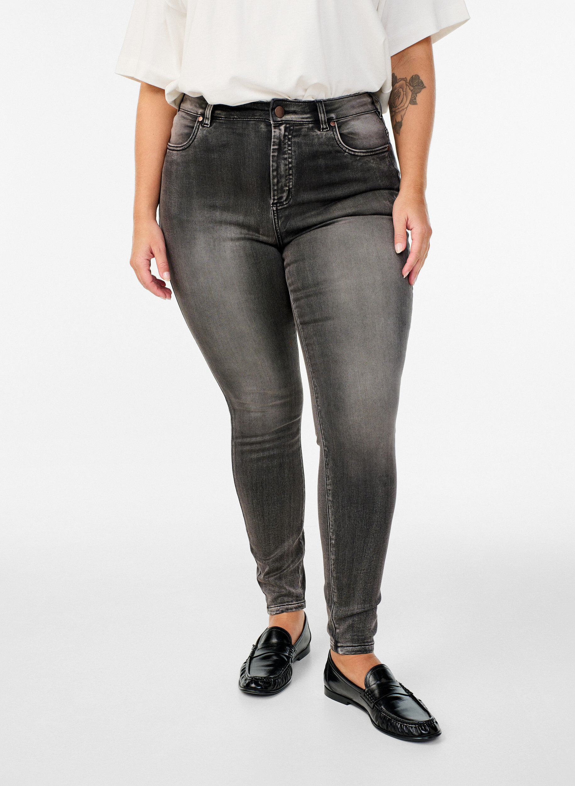Zizzi Hoch taillierte super Slim Amy Jeans, Grau, Model image number 2