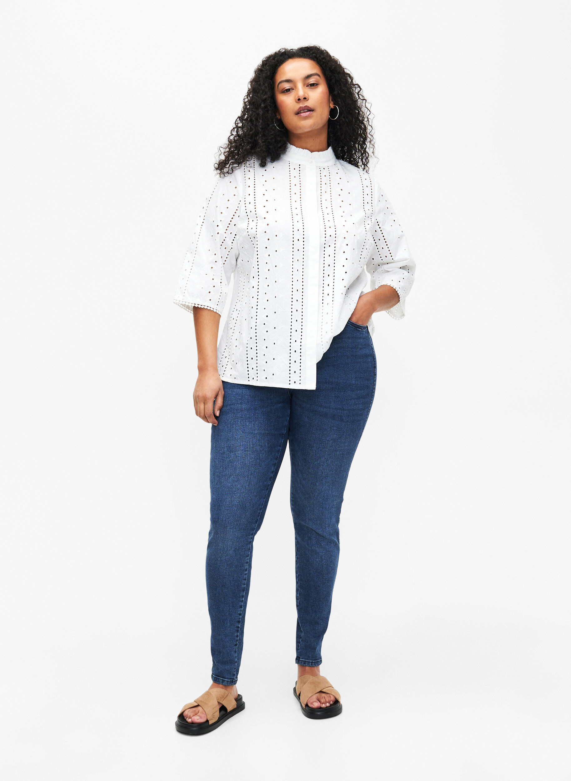 Zizzi Baumwollshirt mit Lochmuster, Bright White, Model image number 3