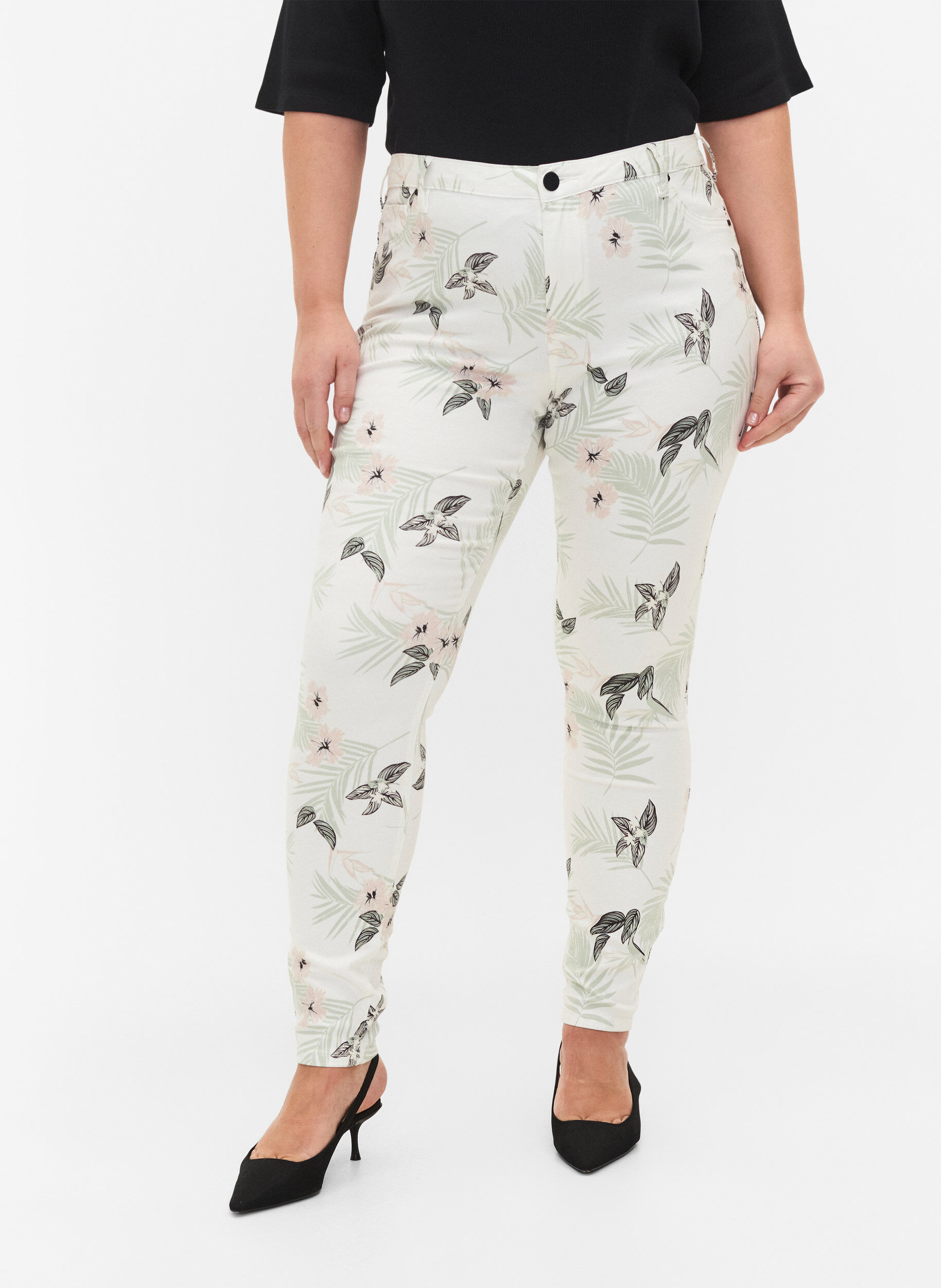 Zizzi Hochtaillierte Amy Jeans mit Blumenprint, White Flower AOP L78, Model image number 2