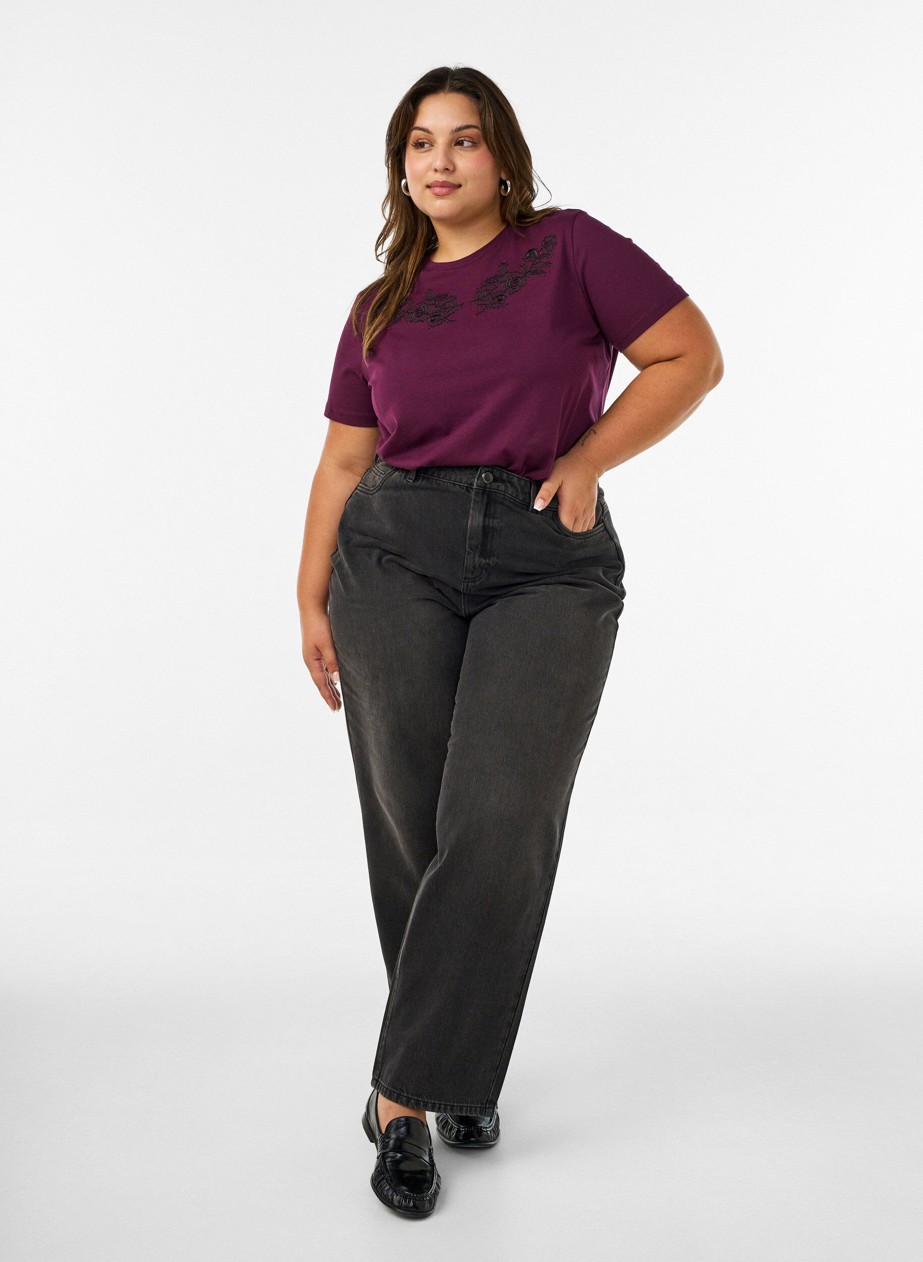 ZizziT-Shirt mit gebl&uuml;mter Stickerei und Strasssteinen, Lila, Model image number 1