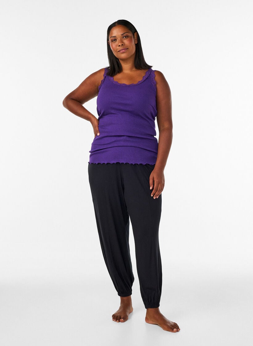 Top mit Spitzensaum, Lila, Model image number 1