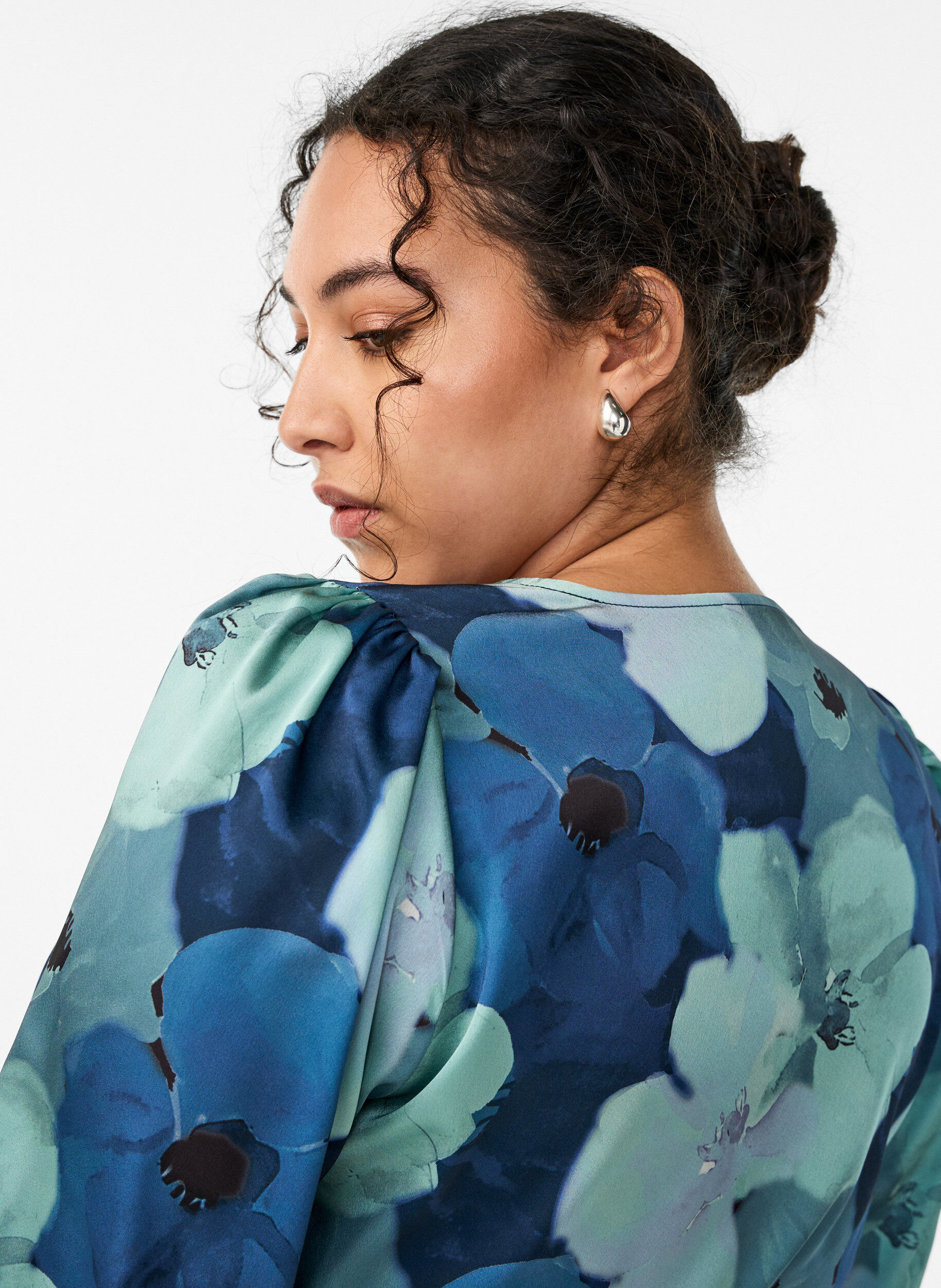 Zizzi Gebl&uuml;mtes Wickelkleid mit 3/4-&Auml;rmeln, Mixed colours, Model image number 3