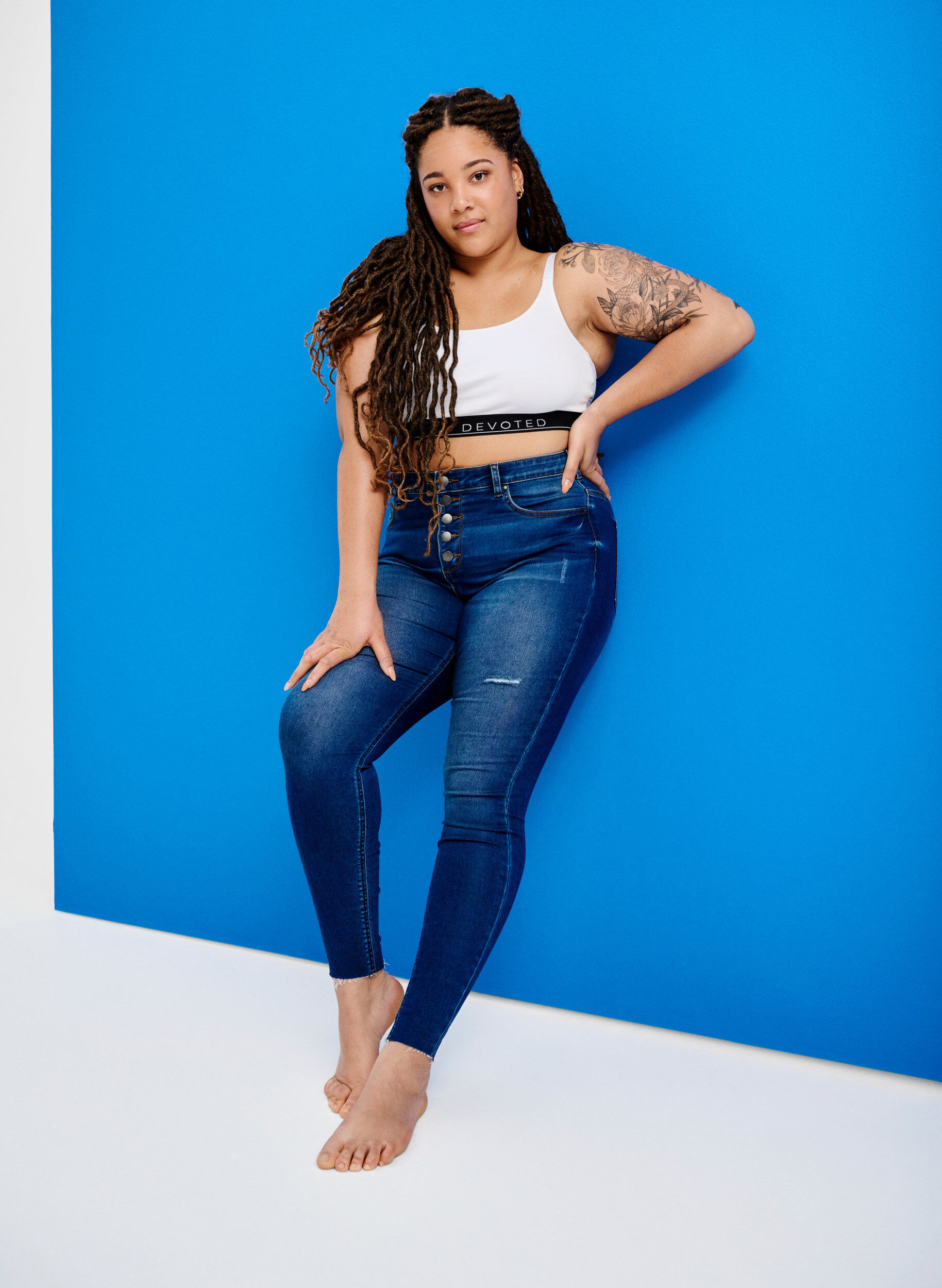 Zizzi High Waist Amy-Jeans mit Kn&ouml;pfen, Blue denim, Image image number 0