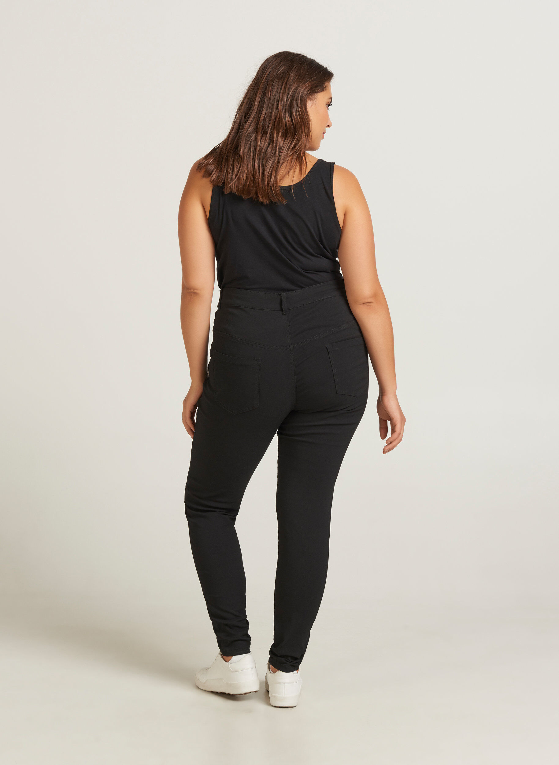 Zizzi Slim Fit Hose mit Hosentaschen, Schwarz, Model image number 2
