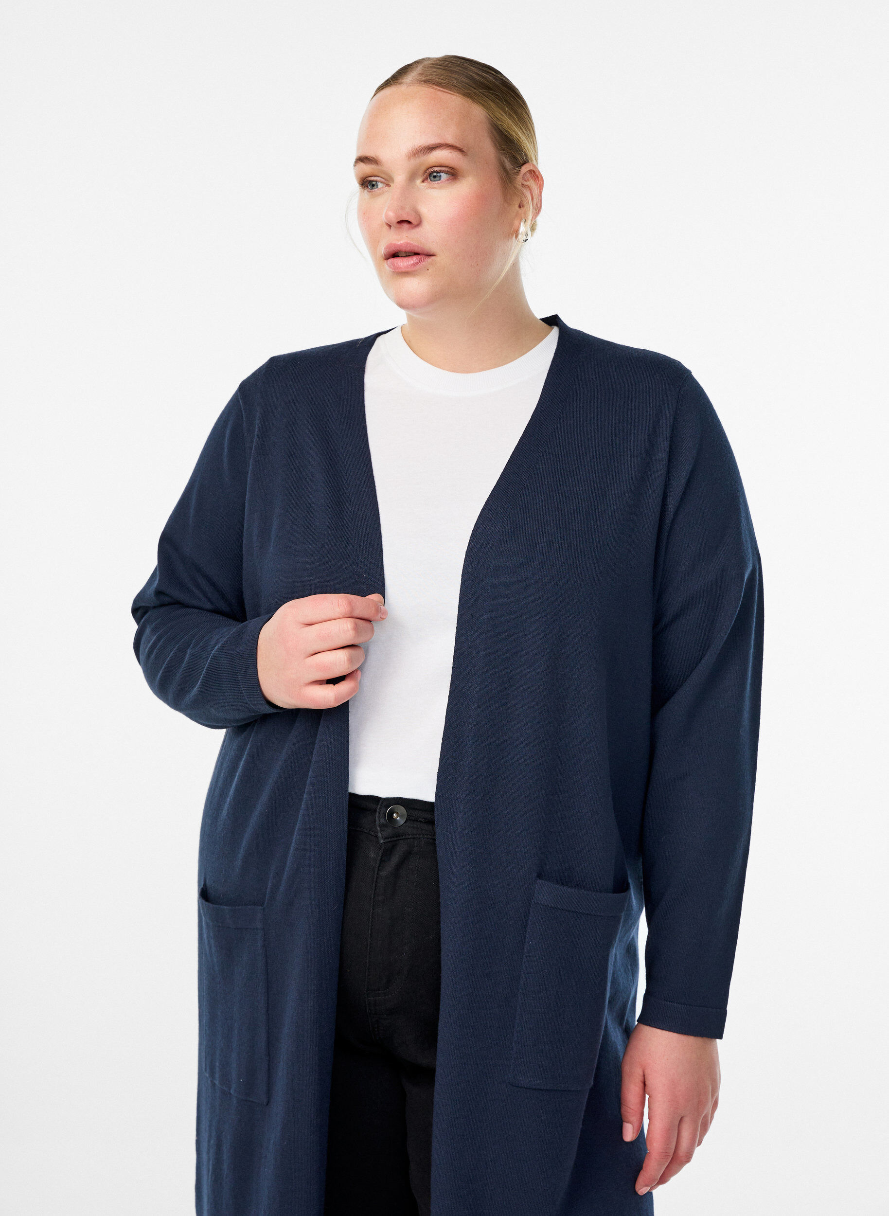 Zizzi FLASH &ndash; Lange, offene Strickjacke mit Taschen, Blau, Model image number 2