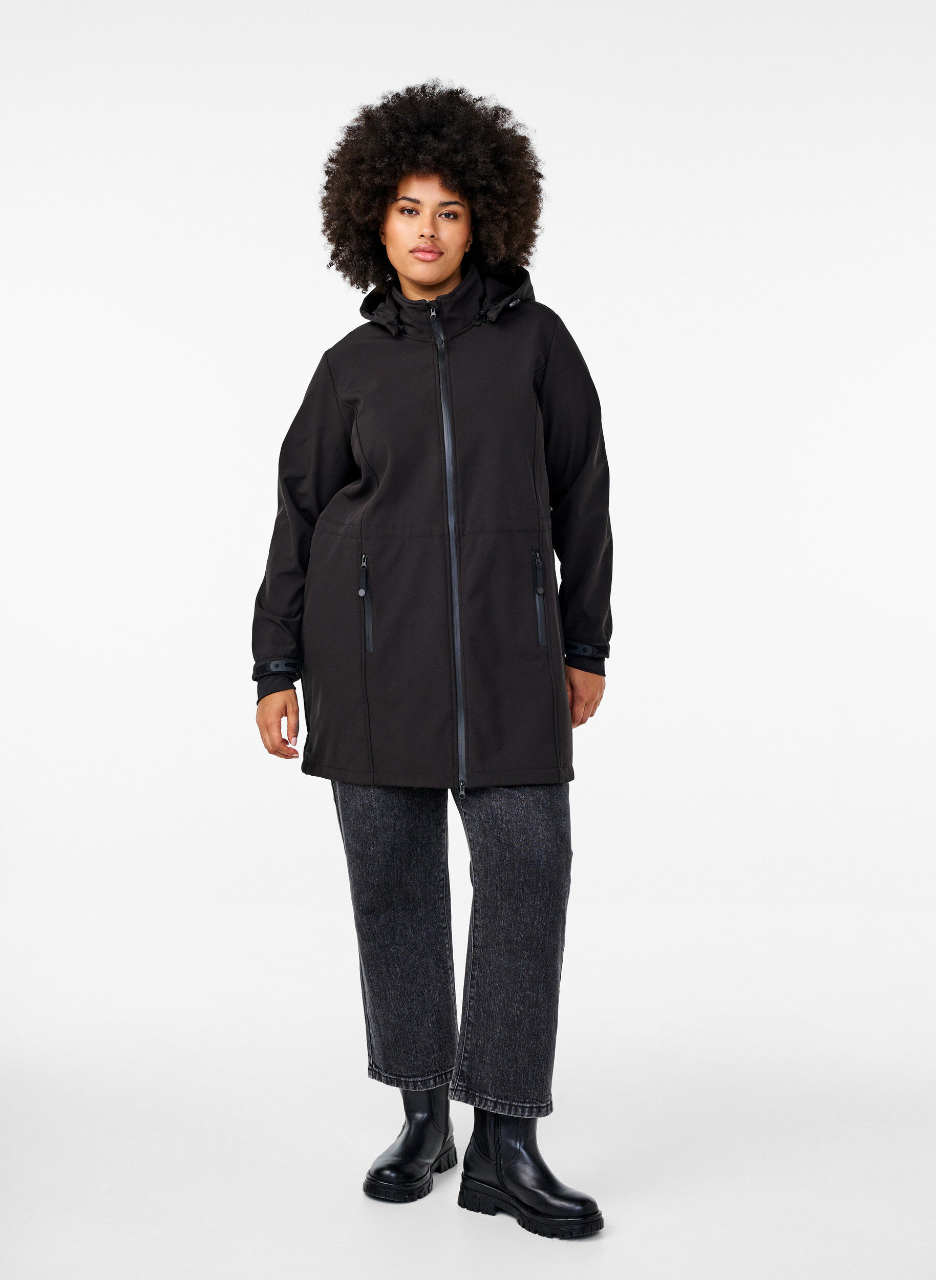 Zizzi Softshelljacke mit abnehmbarer Kapuze, Schwarz, Model image number 1
