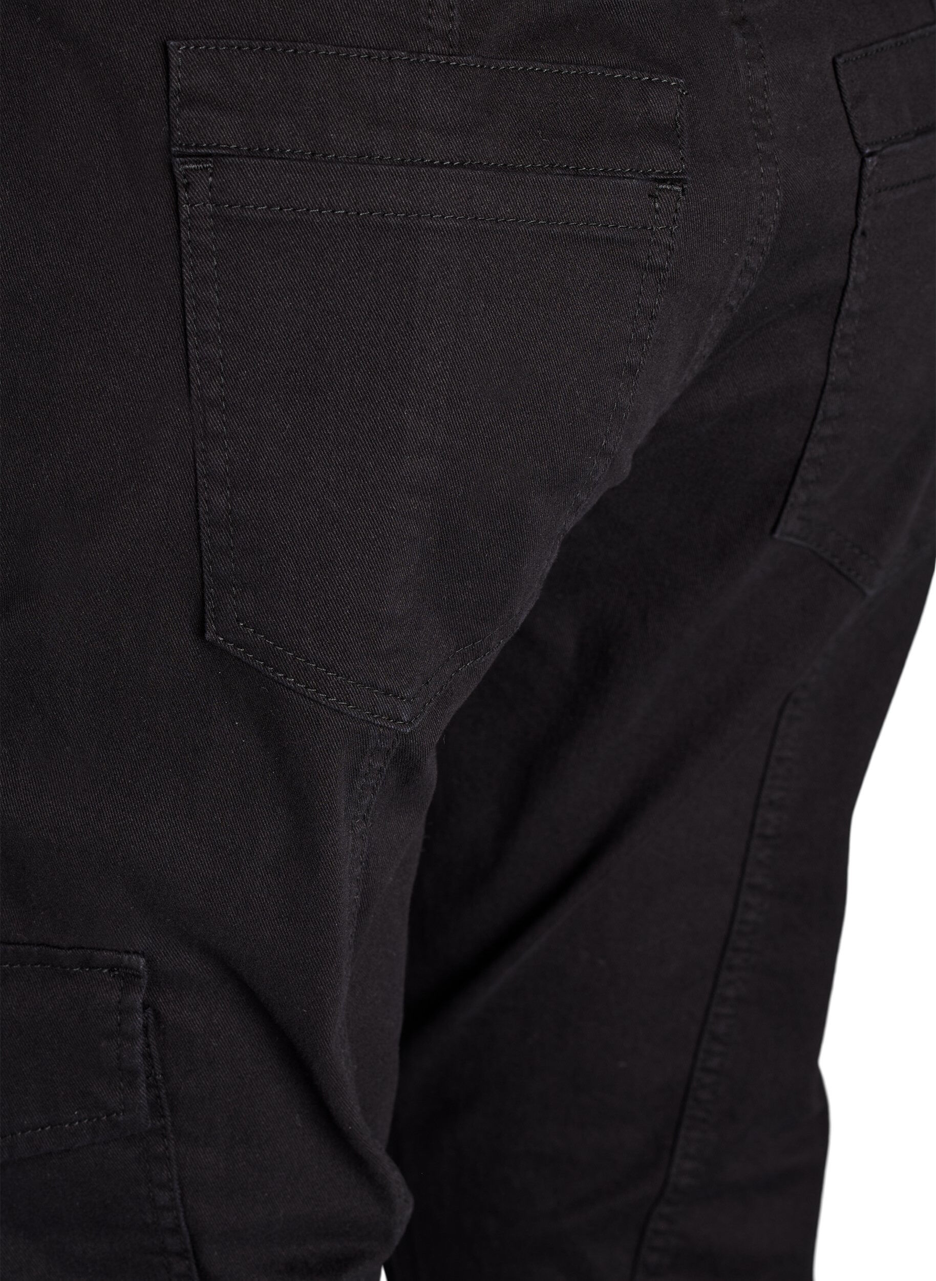 Zizzi Slim fit Hose mit Cargotaschen, Schwarz, Packshot image number 3