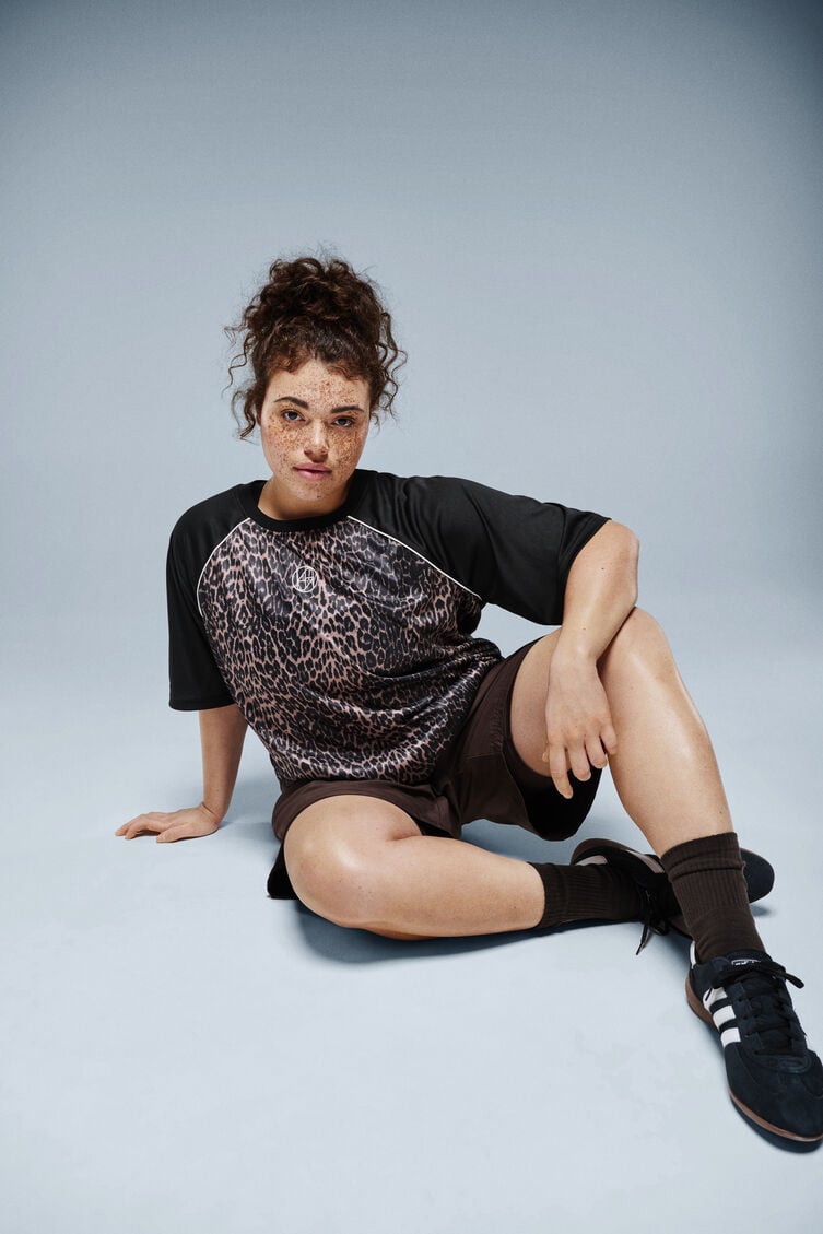 Trainingsshirt mit Leopardenmuster, , Model