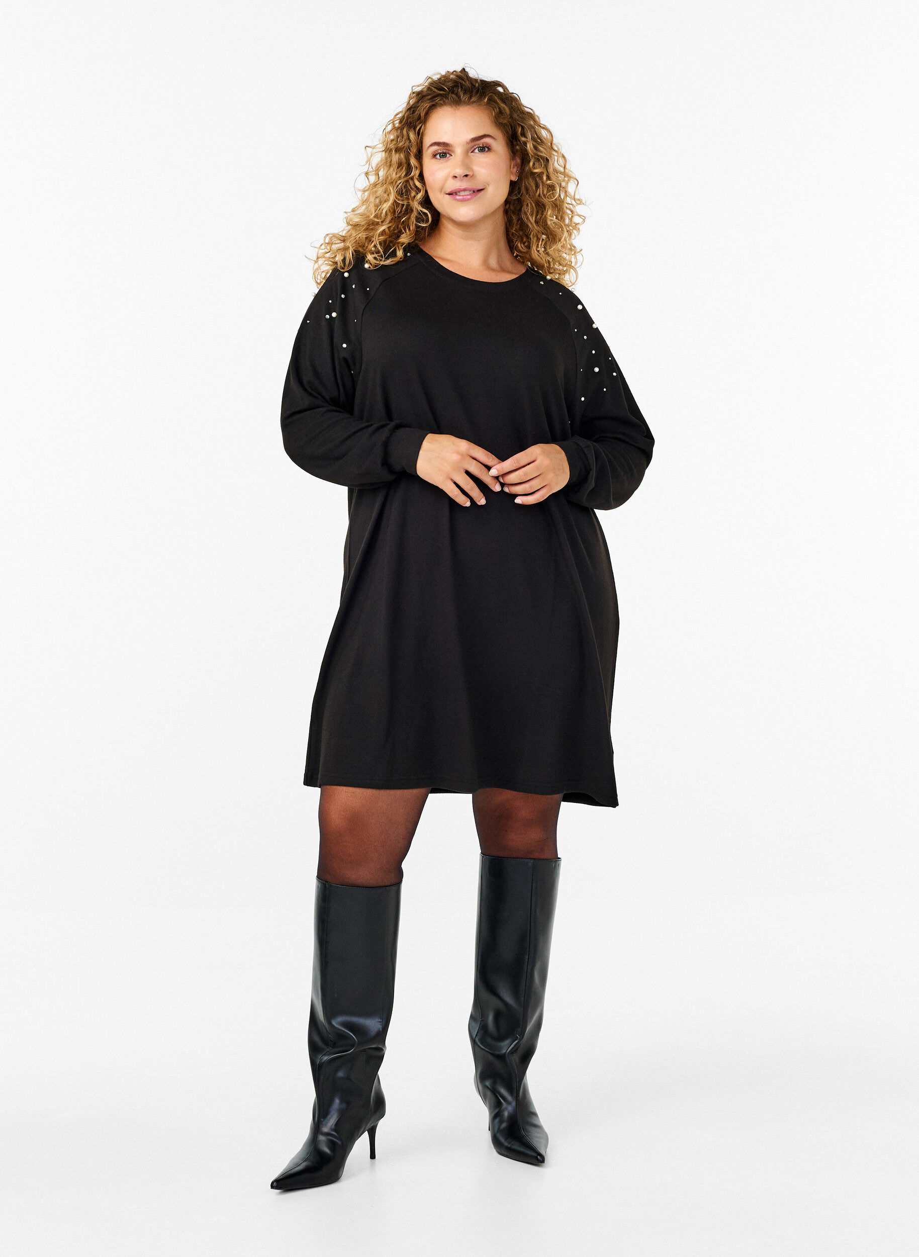 Zizzi Lang&auml;rmliges Kleid mit Perlen, Schwarz, Model image number 1