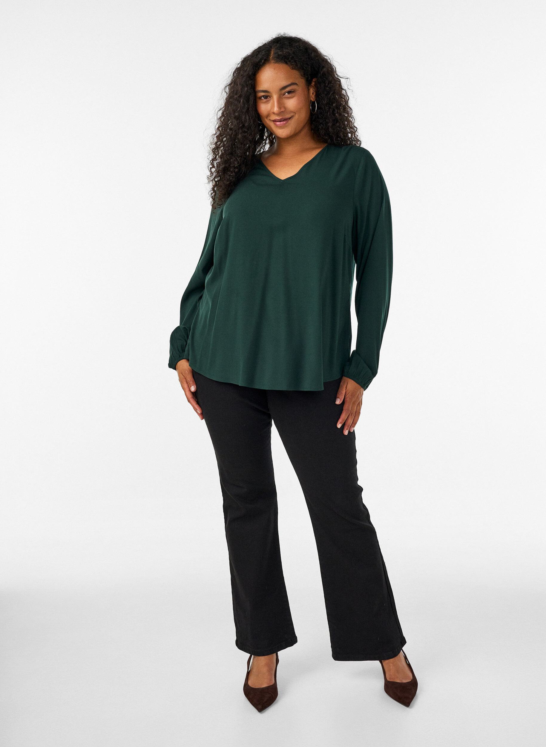 ZizziBluse aus Viskose mit V-Ausschnitt und abgerundetem Saum, Gr&uuml;n, Model image number 1
