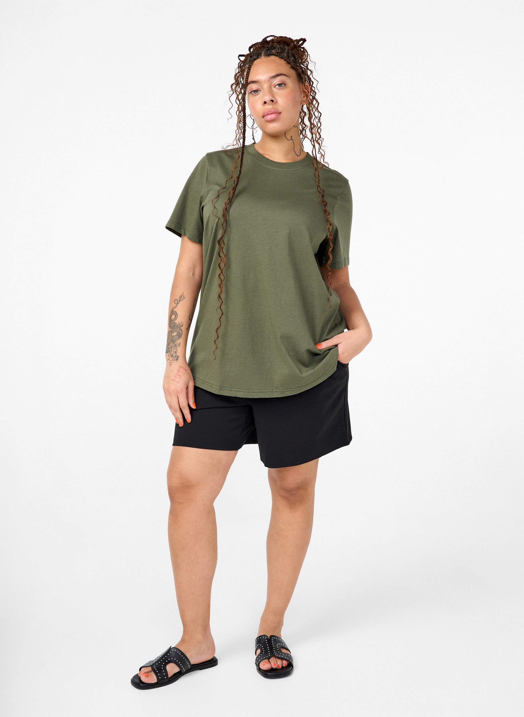 Zizzi Basic-T-Shirt aus Baumwolle mit Rundhalsausschnitt, Gr&uuml;n, Model image number 1