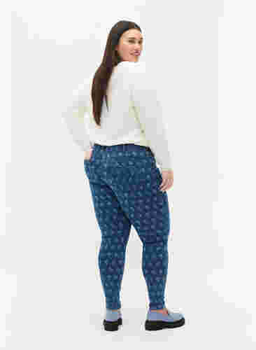 Super Slim Amy Jeans mit Blumendruck, Blue denim, Model image number 1