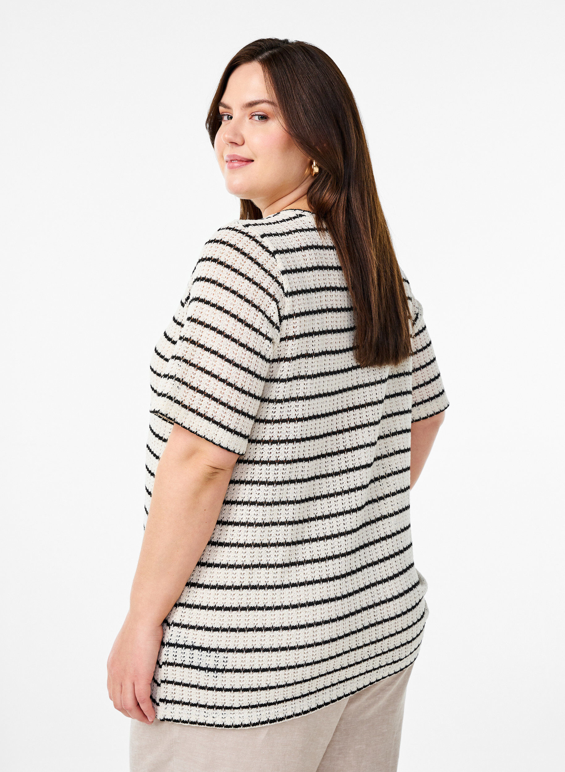 Zizzi Gestrickte Jerseybluse mit Streifenmuster, Schwarz, Model image number 2