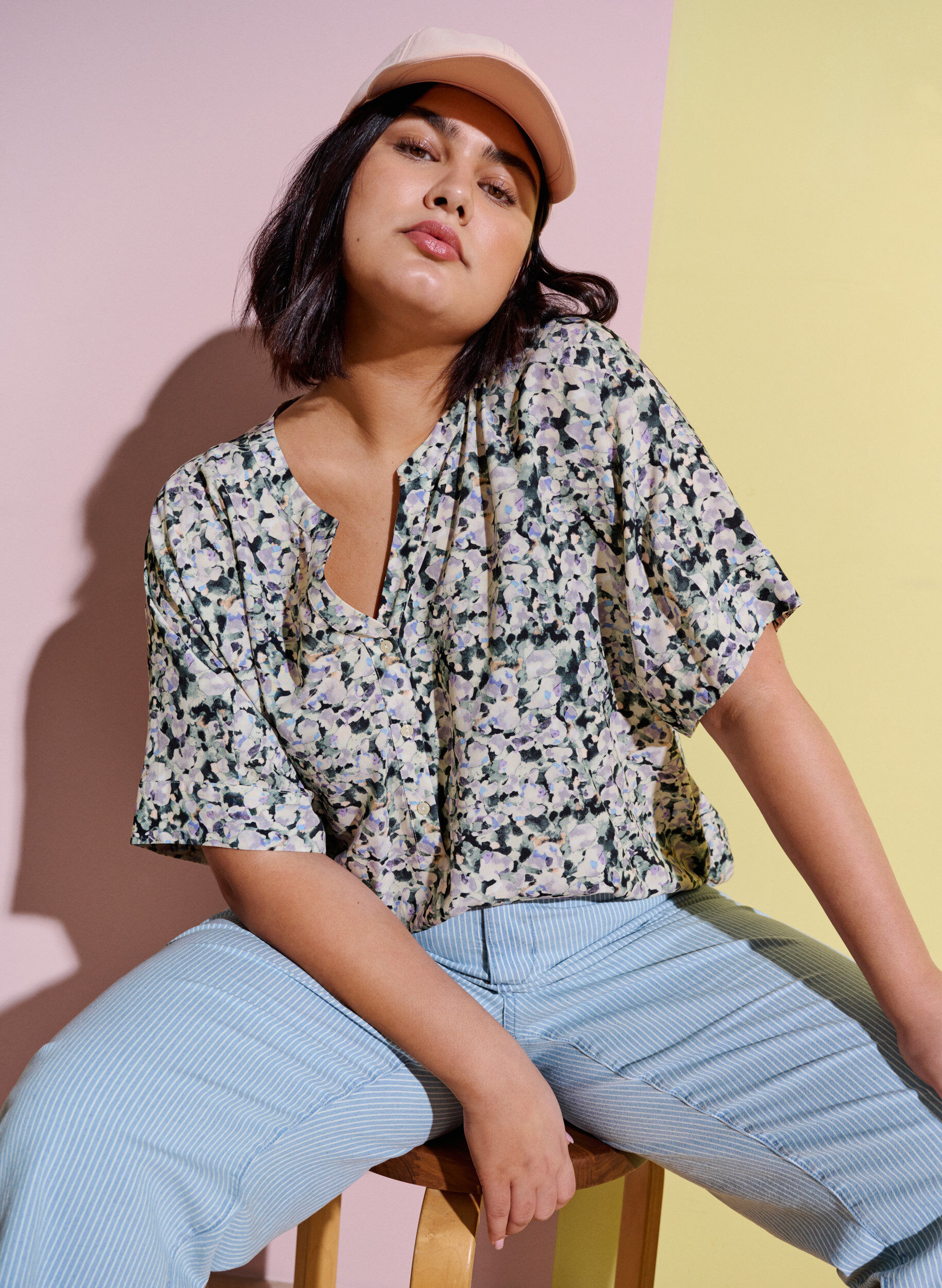 Zizzi Straight Jeans mit Kn&ouml;chell&auml;nge, Light Blue Stripe, Image image number 0