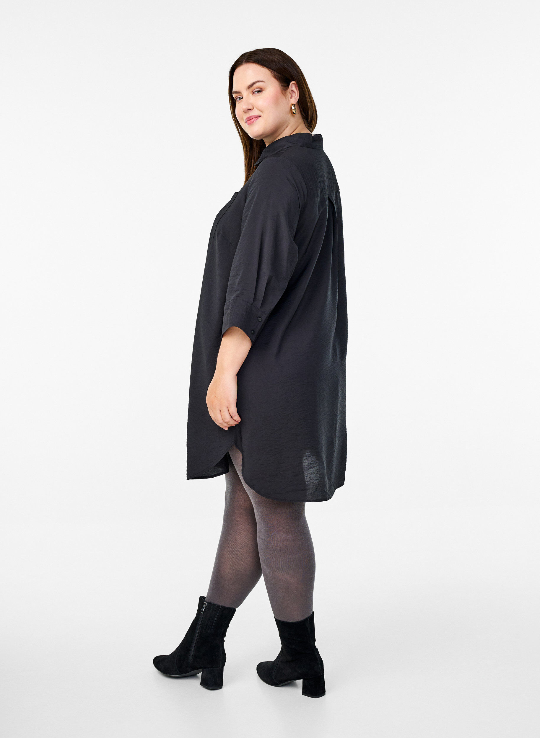 Zizzi Kleid mit Kragen und Brusttasche, Schwarz, Model image number 2